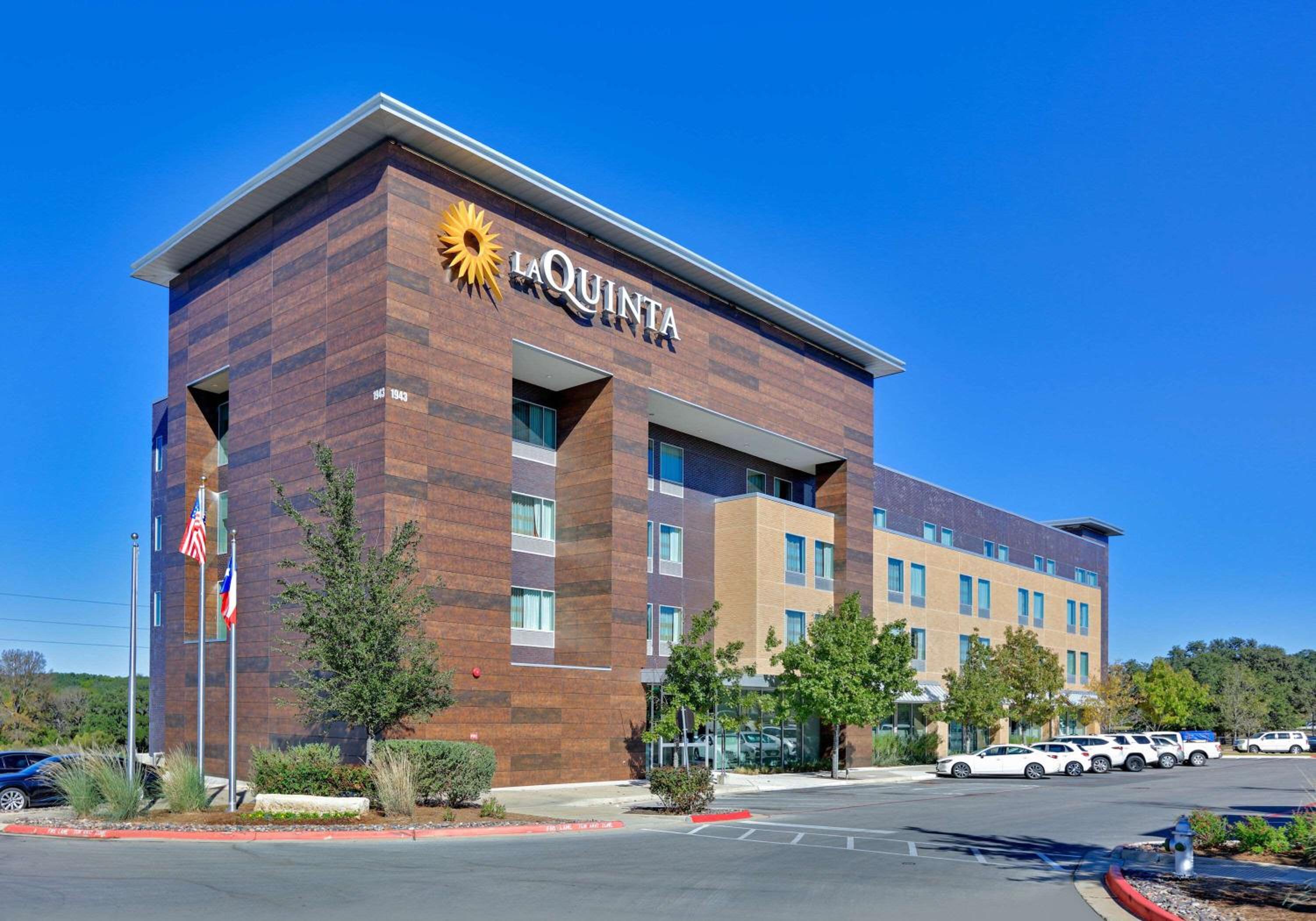 La Quinta Inn Suites by Wyndham Lakeway - Property Image 37
