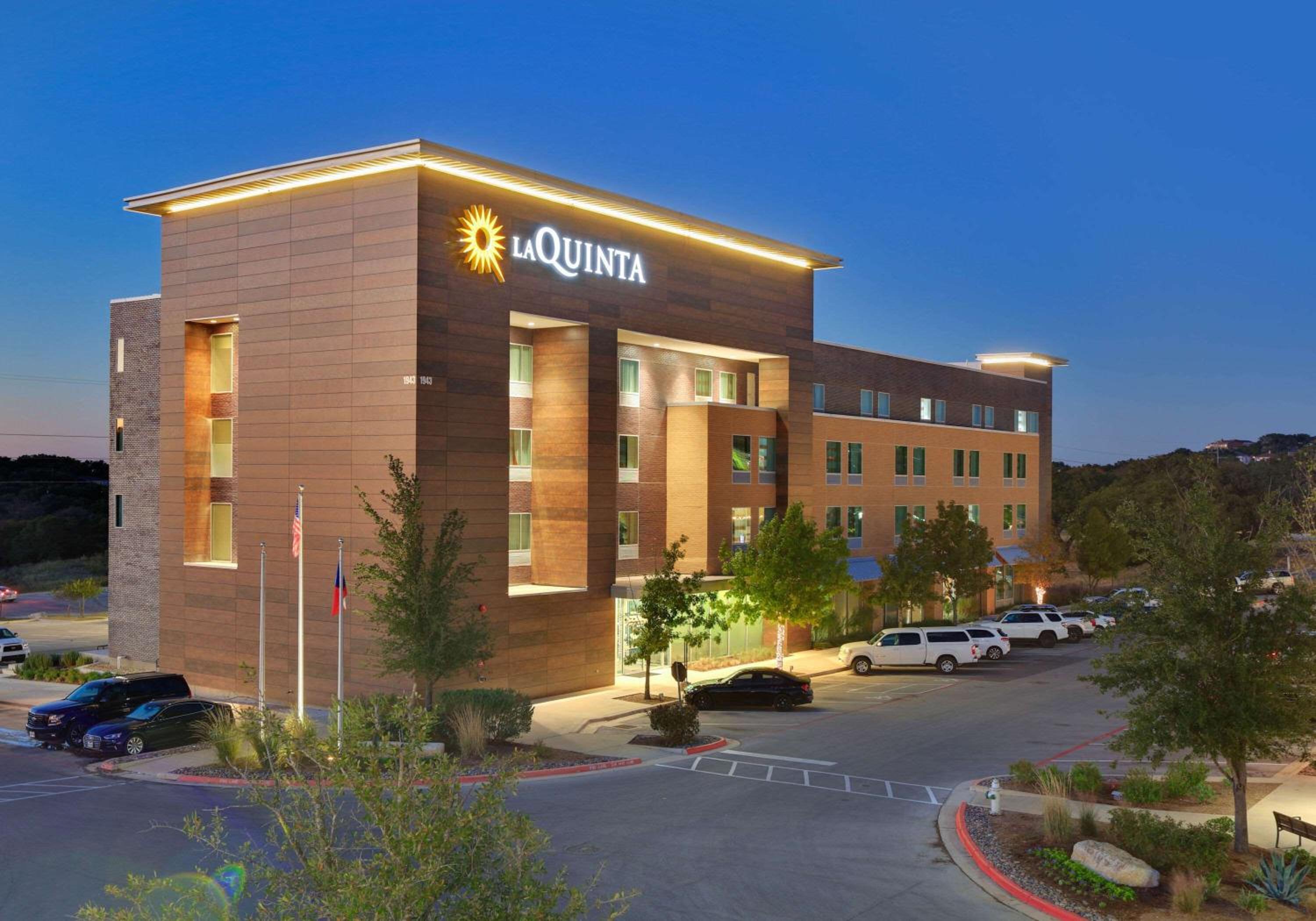 La Quinta Inn Suites by Wyndham Lakeway - Property Image 25