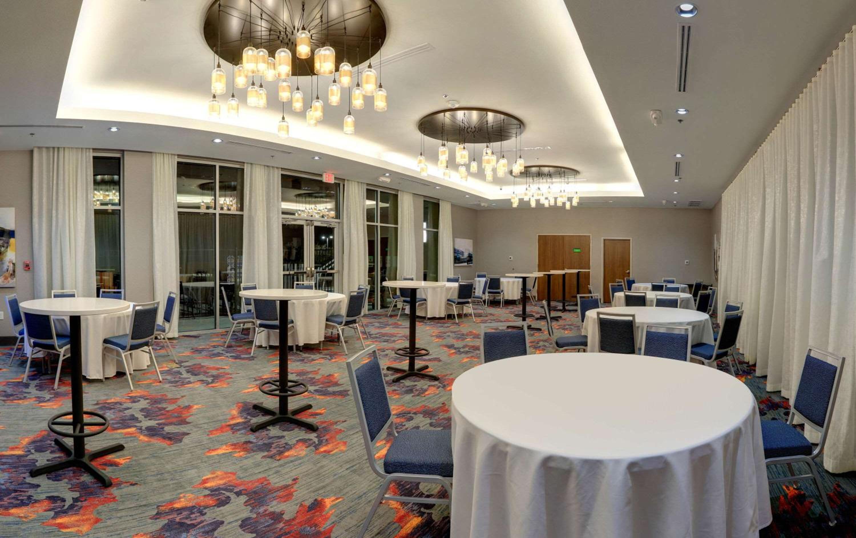 La Quinta Inn Suites by Wyndham Lakeway - Property Image 30