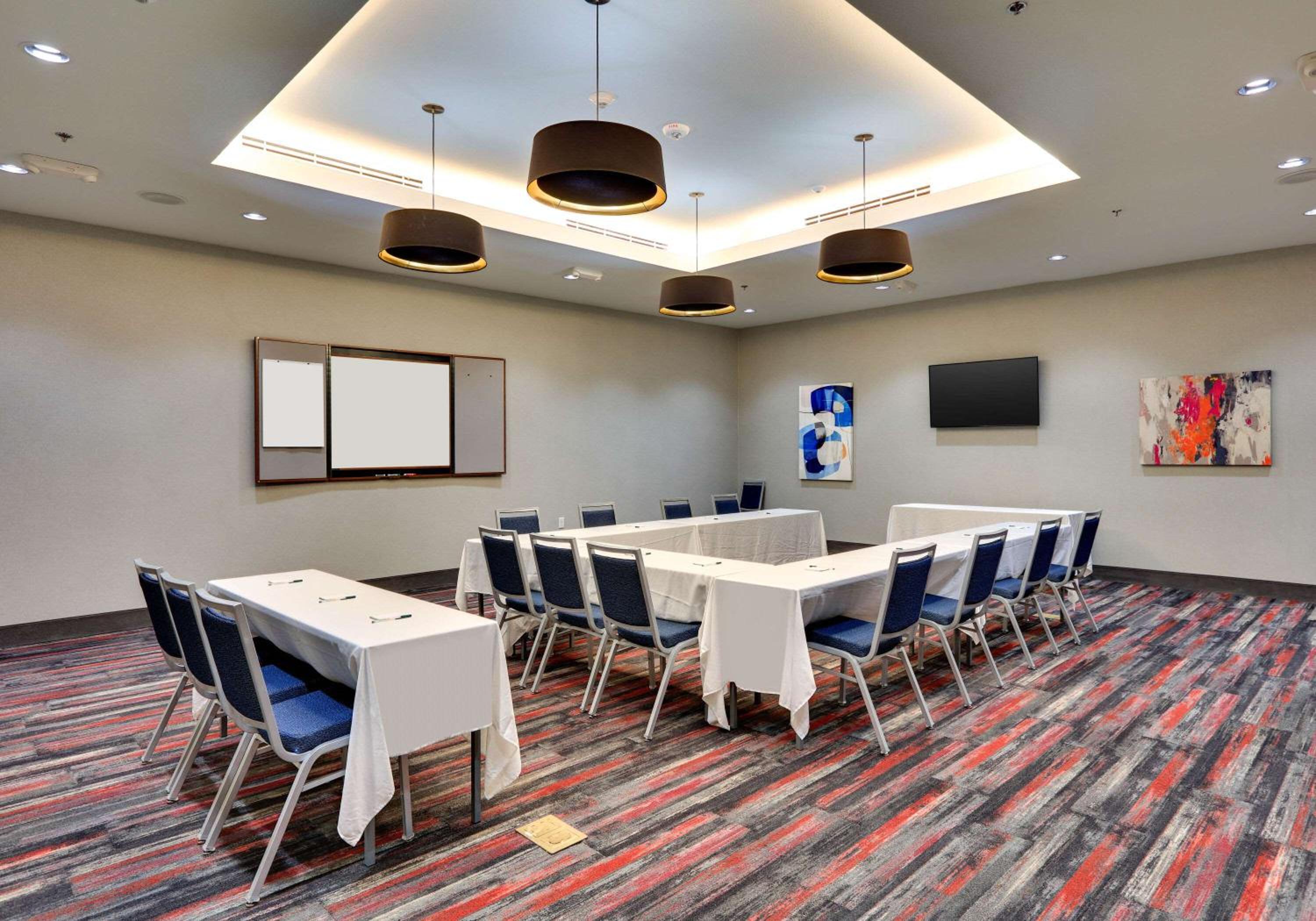La Quinta Inn Suites by Wyndham Lakeway - Property Image 31