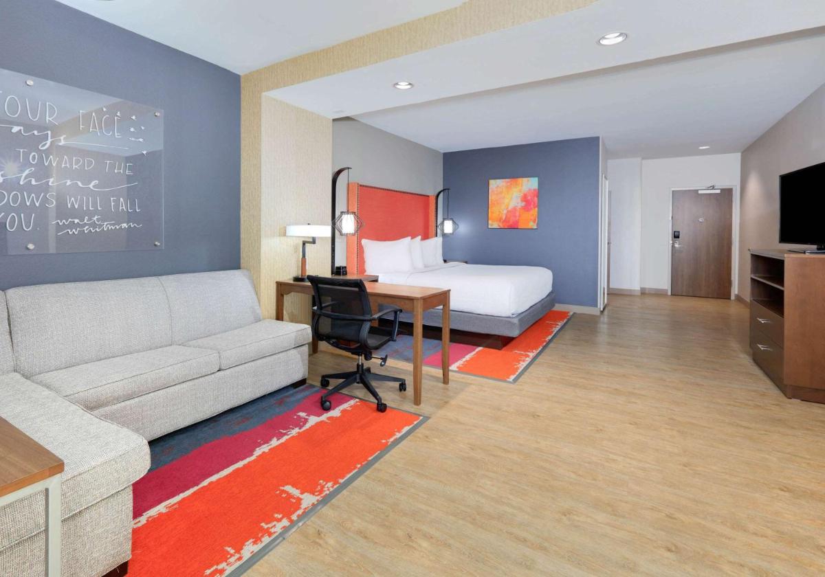 La Quinta Inn Suites by Wyndham Lakeway - Property Image 32