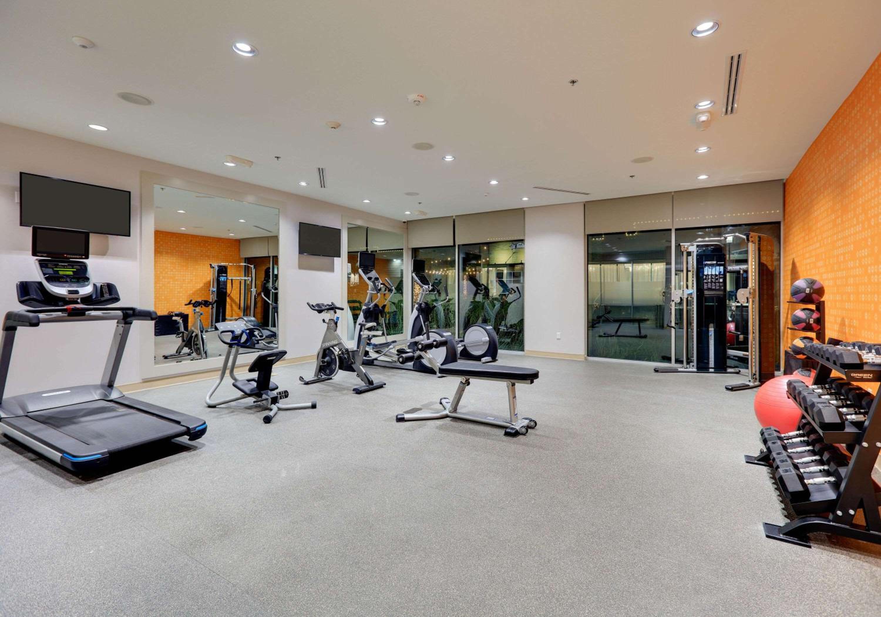 La Quinta Inn Suites by Wyndham Lakeway - Property Image 38