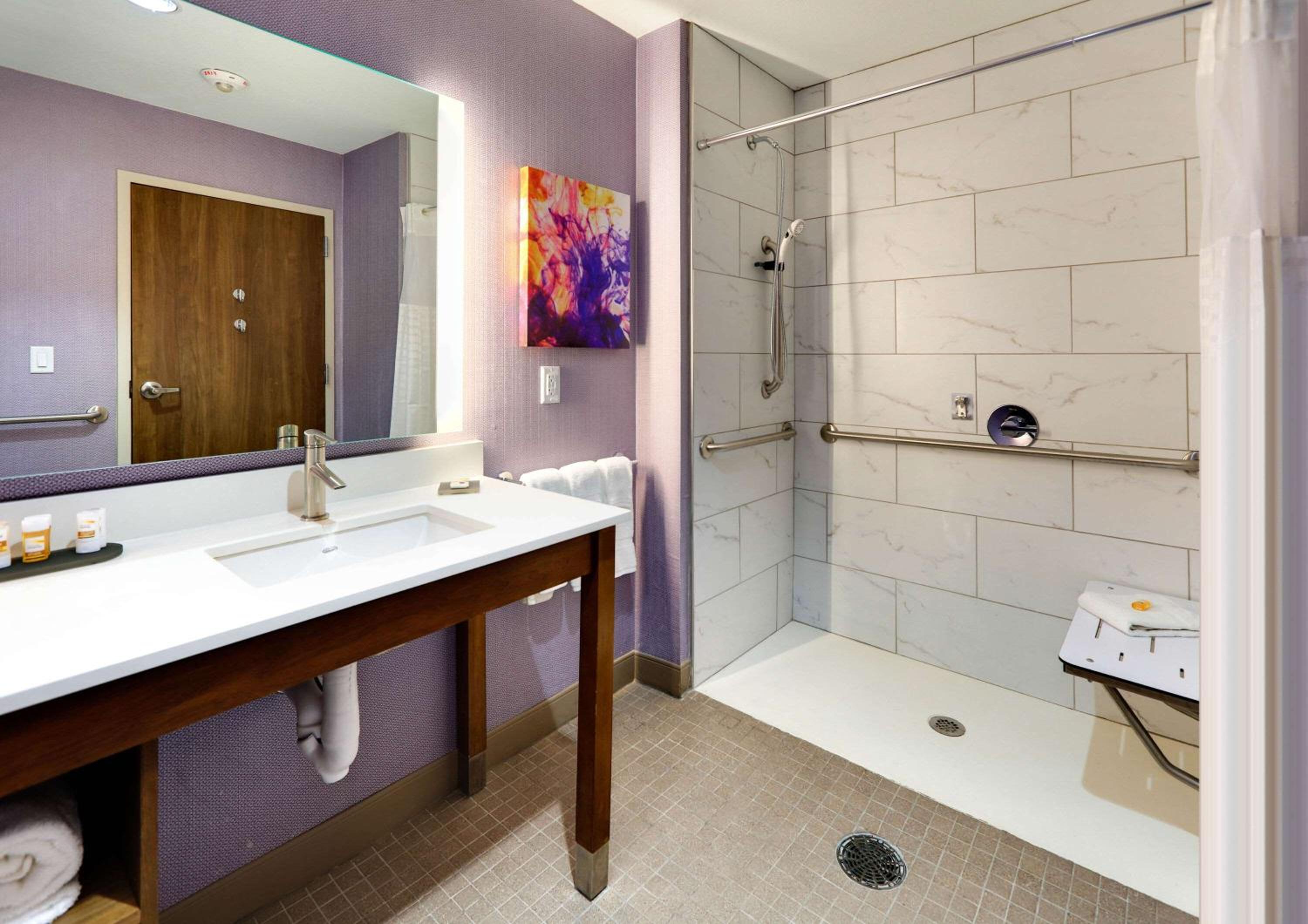 La Quinta Inn Suites by Wyndham Lakeway - Property Image 39