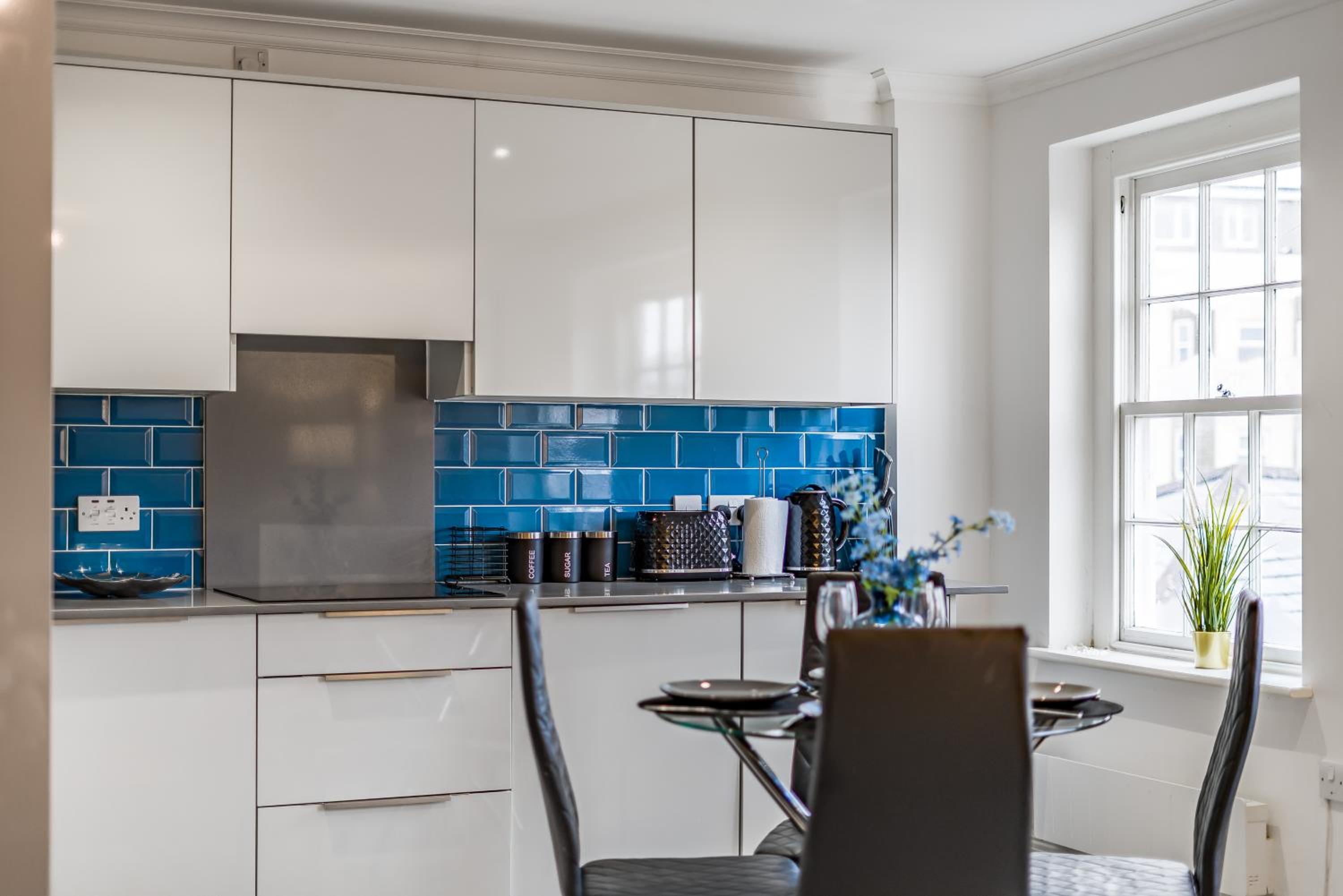 Modern, City Centre -2 Bedroom Apartments view 5
