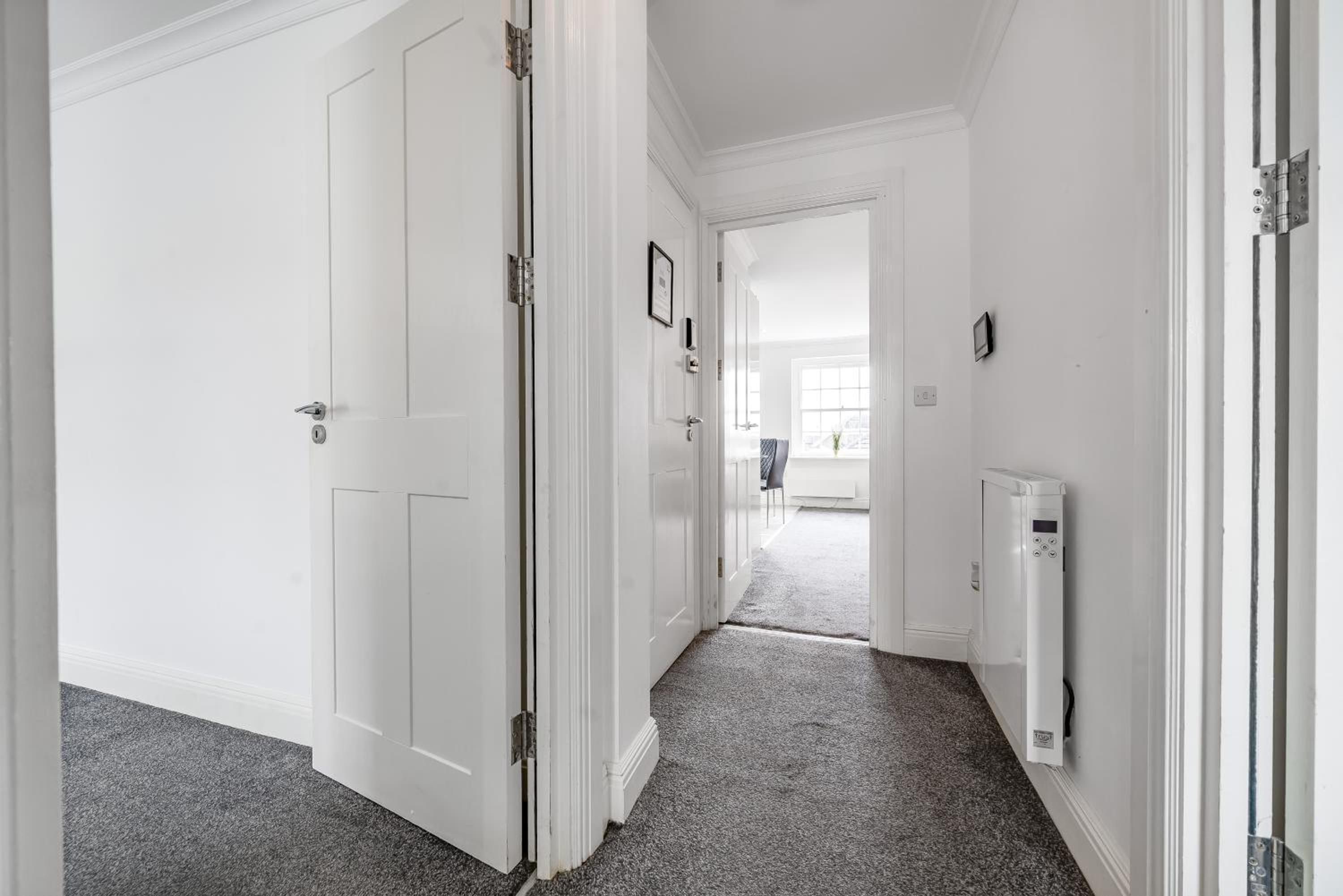 Modern, City Centre -2 Bedroom Apartments view 4