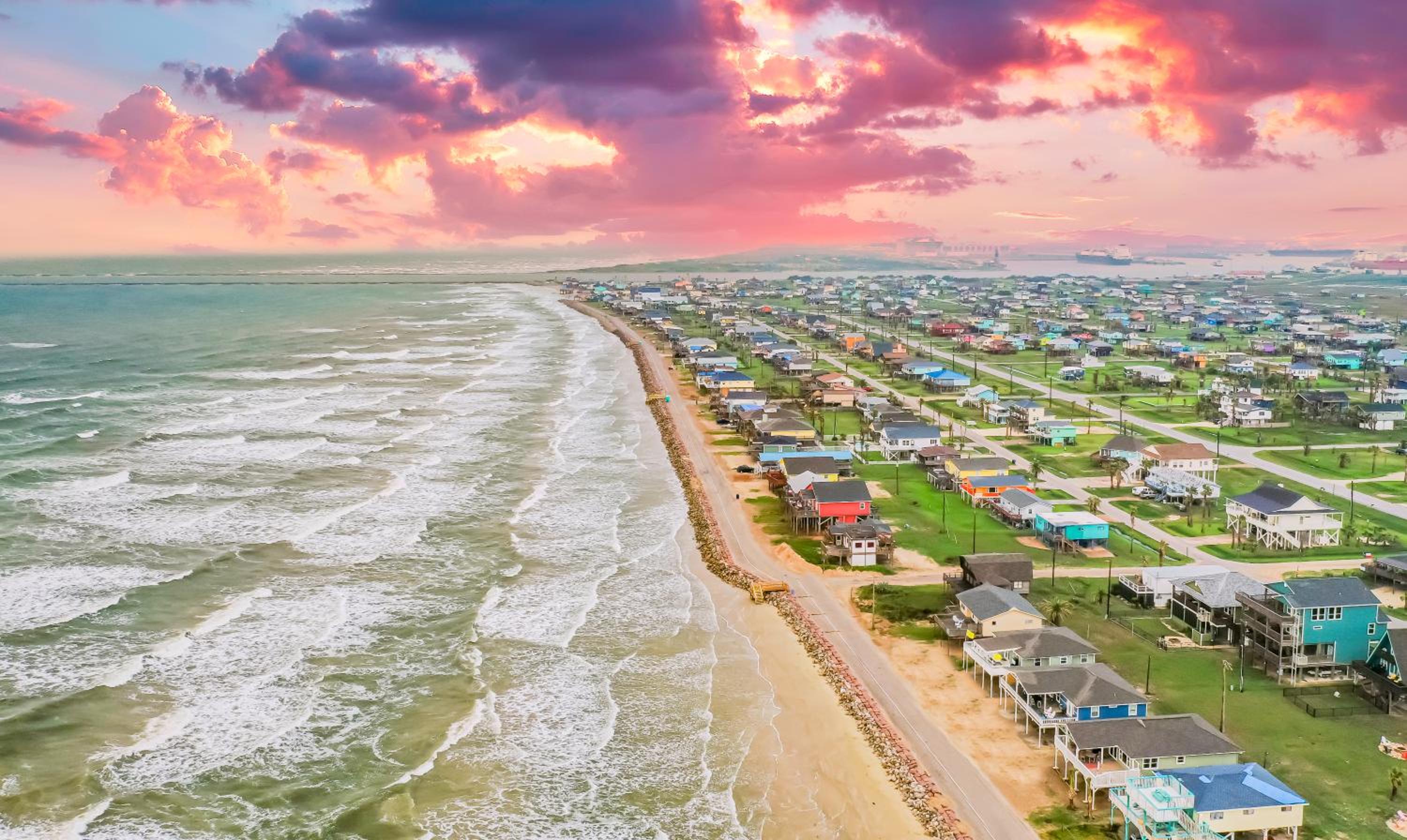 Oceanfront 2BR Cottage w Sunsets Views Comfy and Pet and Family Friendly view 3