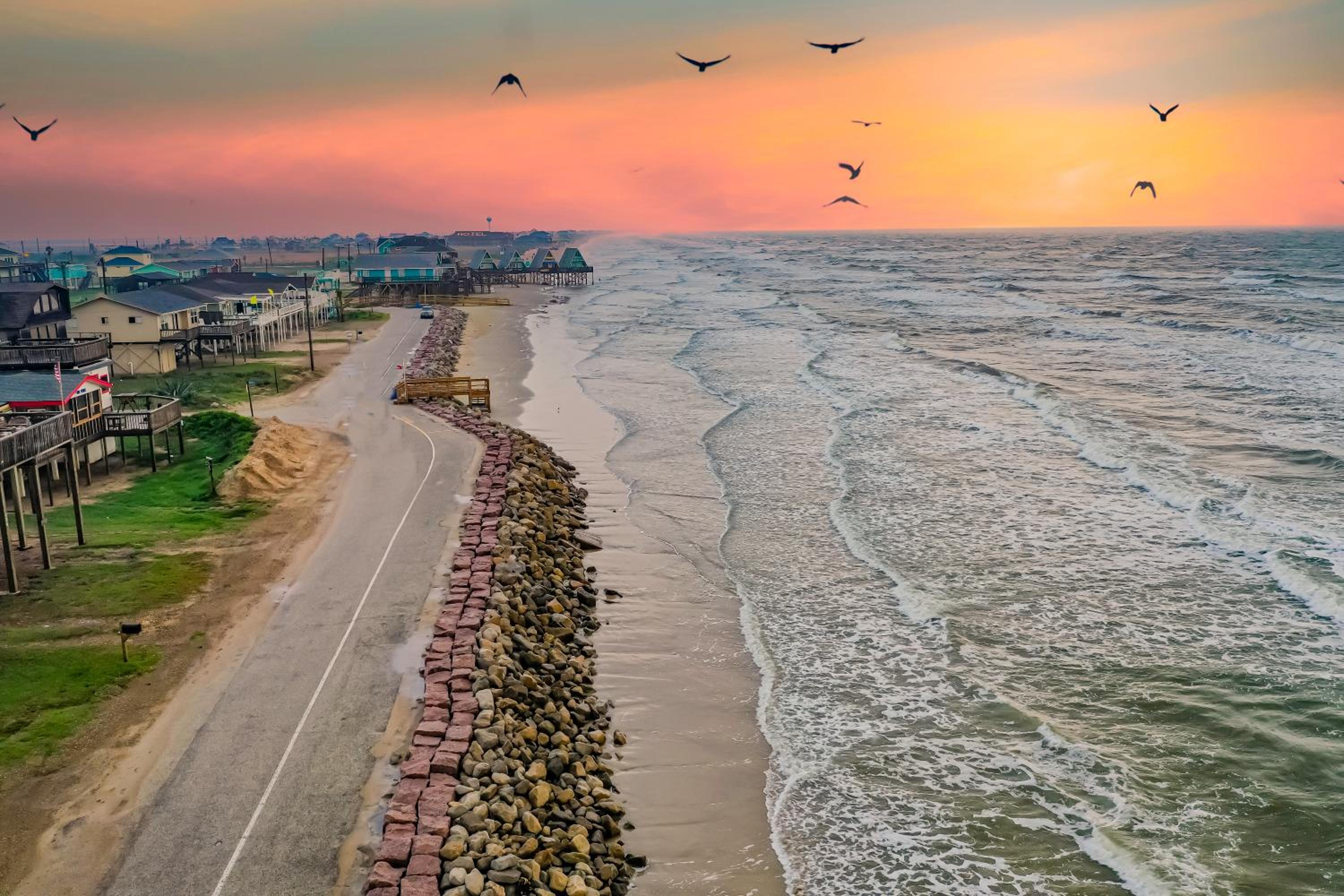 Oceanfront 2BR Cottage w Sunsets Views Comfy and Pet and Family Friendly view 4
