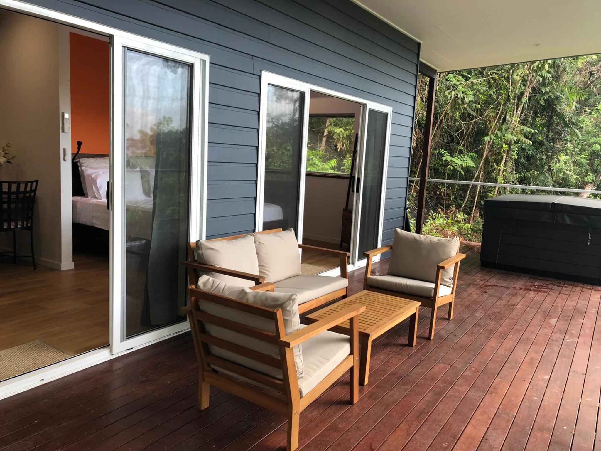 Sky: rainforest and ocean views with jacuzzi