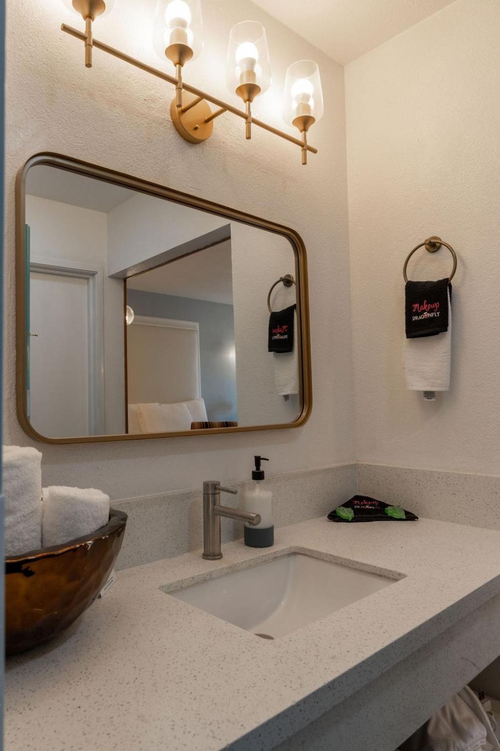 Dragonfly Inn & Suites