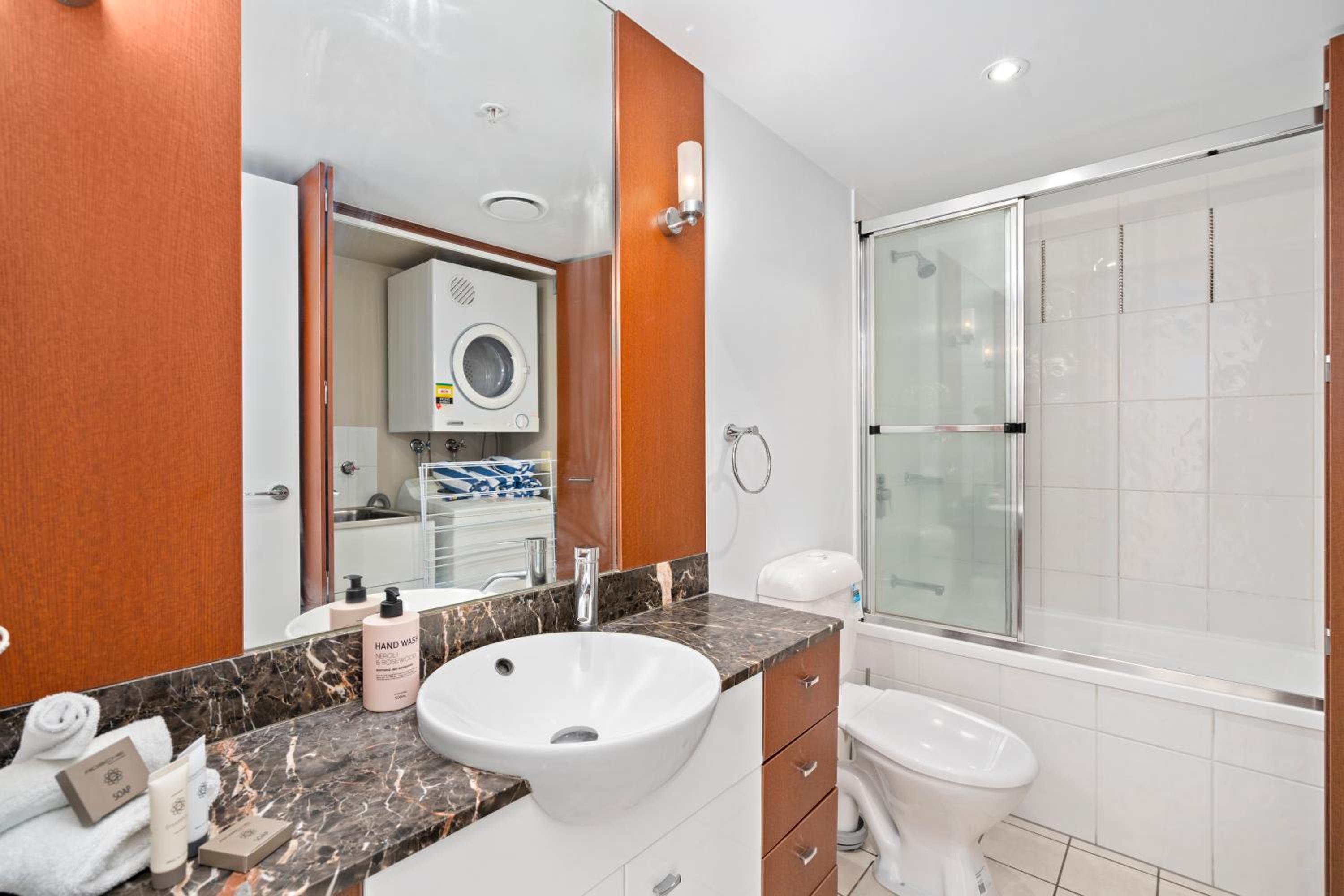 Chevron Renaissance Stunning Apartment 29FL Sleeps 6 - Optimise BNB