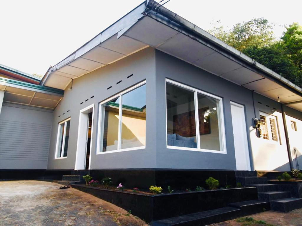 The Lake Round Guest House