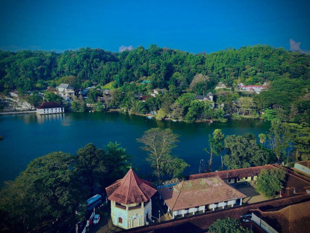 The Lake Round Guest House