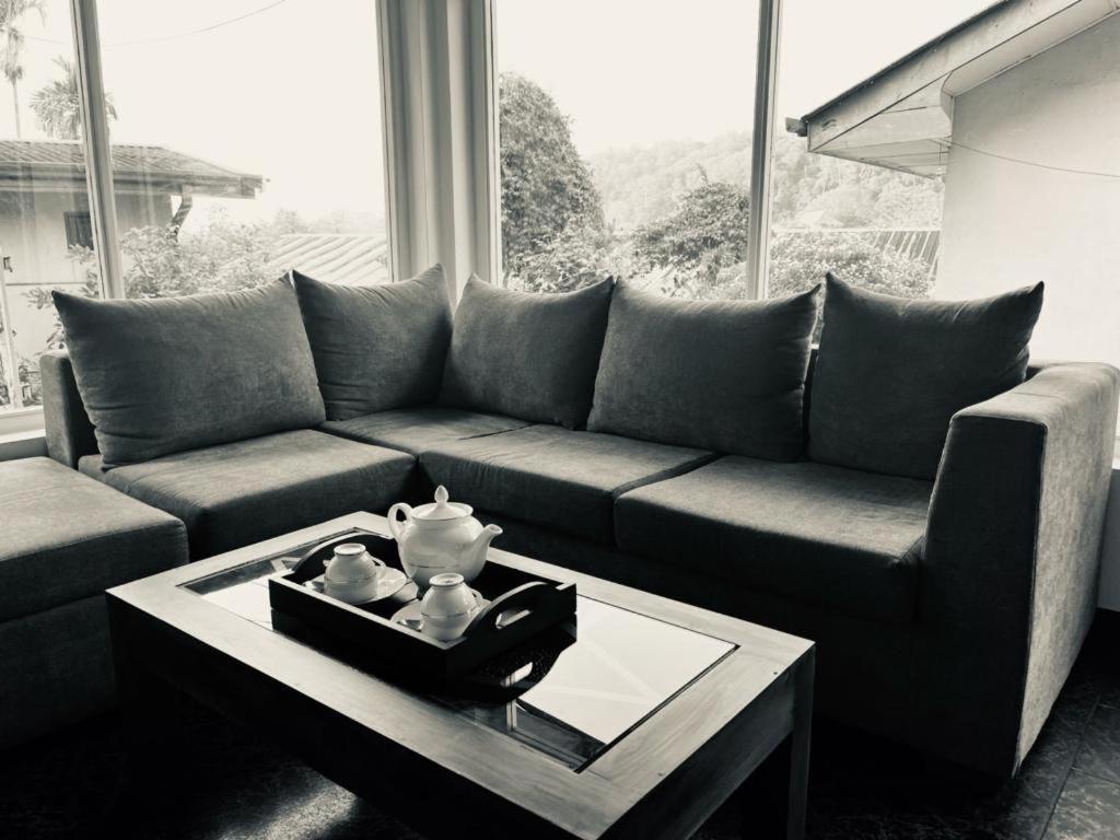 The Lake Round Guest House
