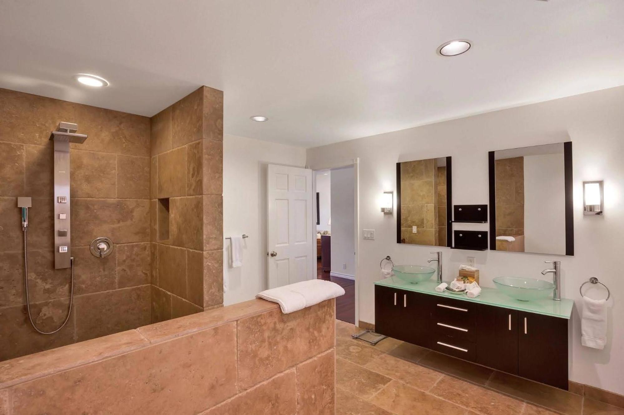 Ohia Kona Estates - An All Suites B&B