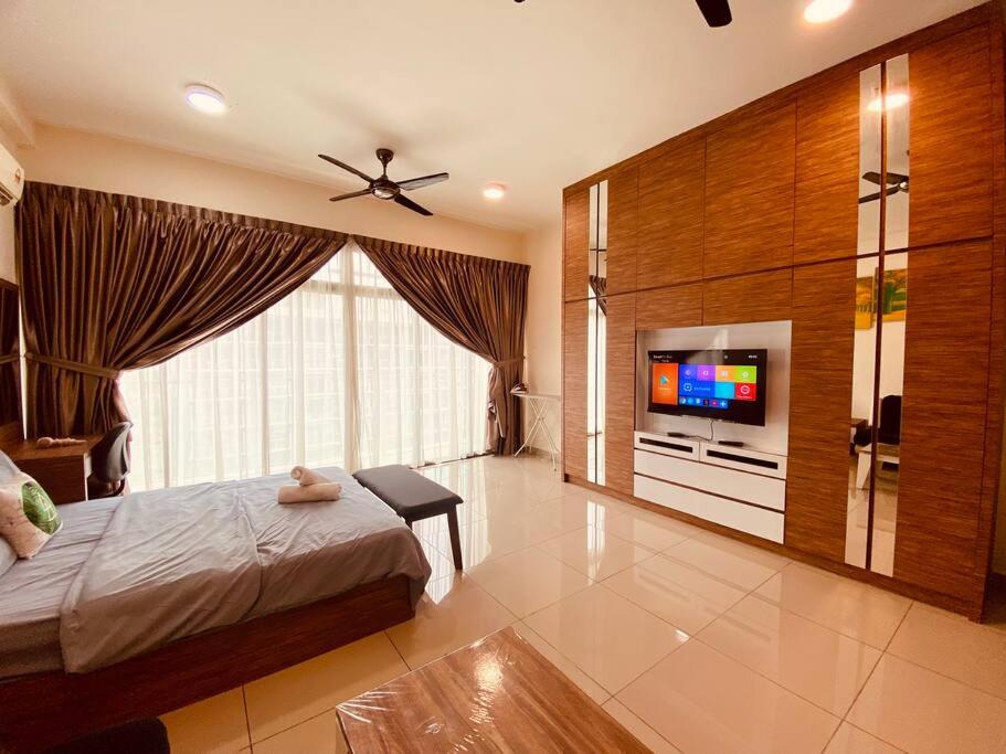 Mount Austin #Palazio A1 Super Pool View 1-2Pax #MSPro
