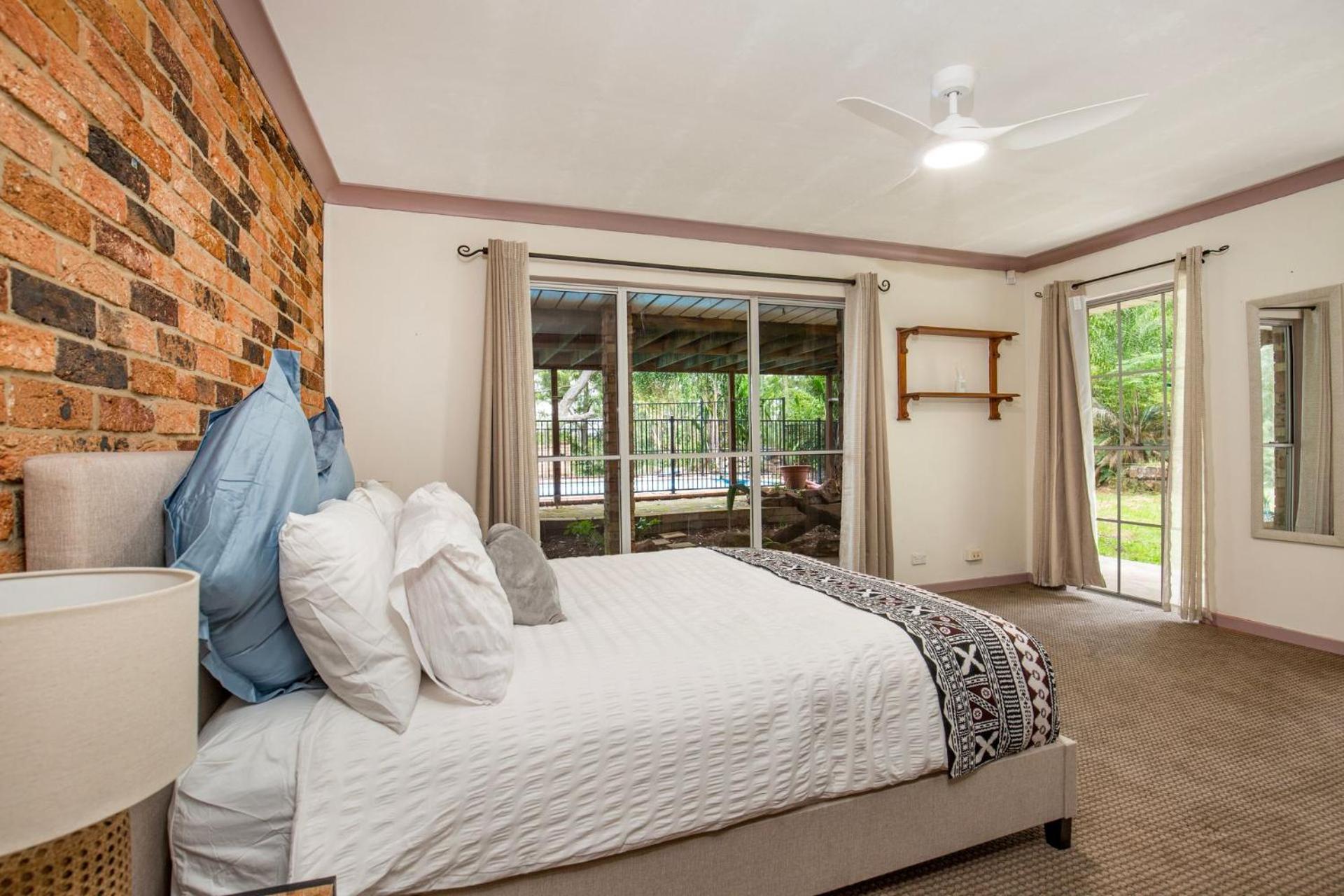 Island Retreat Pet Friendly Waterfront