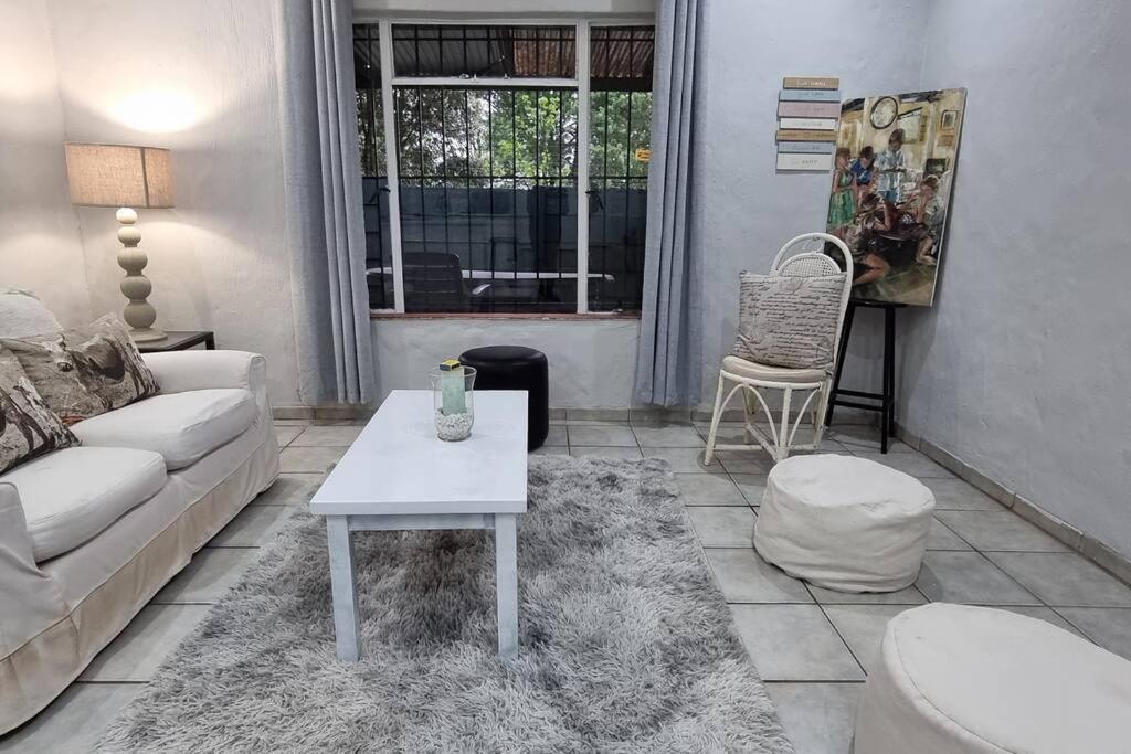 Herbie's Hideout: 1 Bed Cottage W/ View and Pool view 2