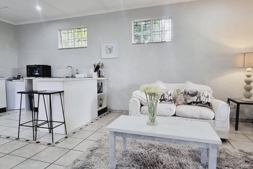 Herbie's Hideout: 1 Bed Cottage W/ View and Pool view 5
