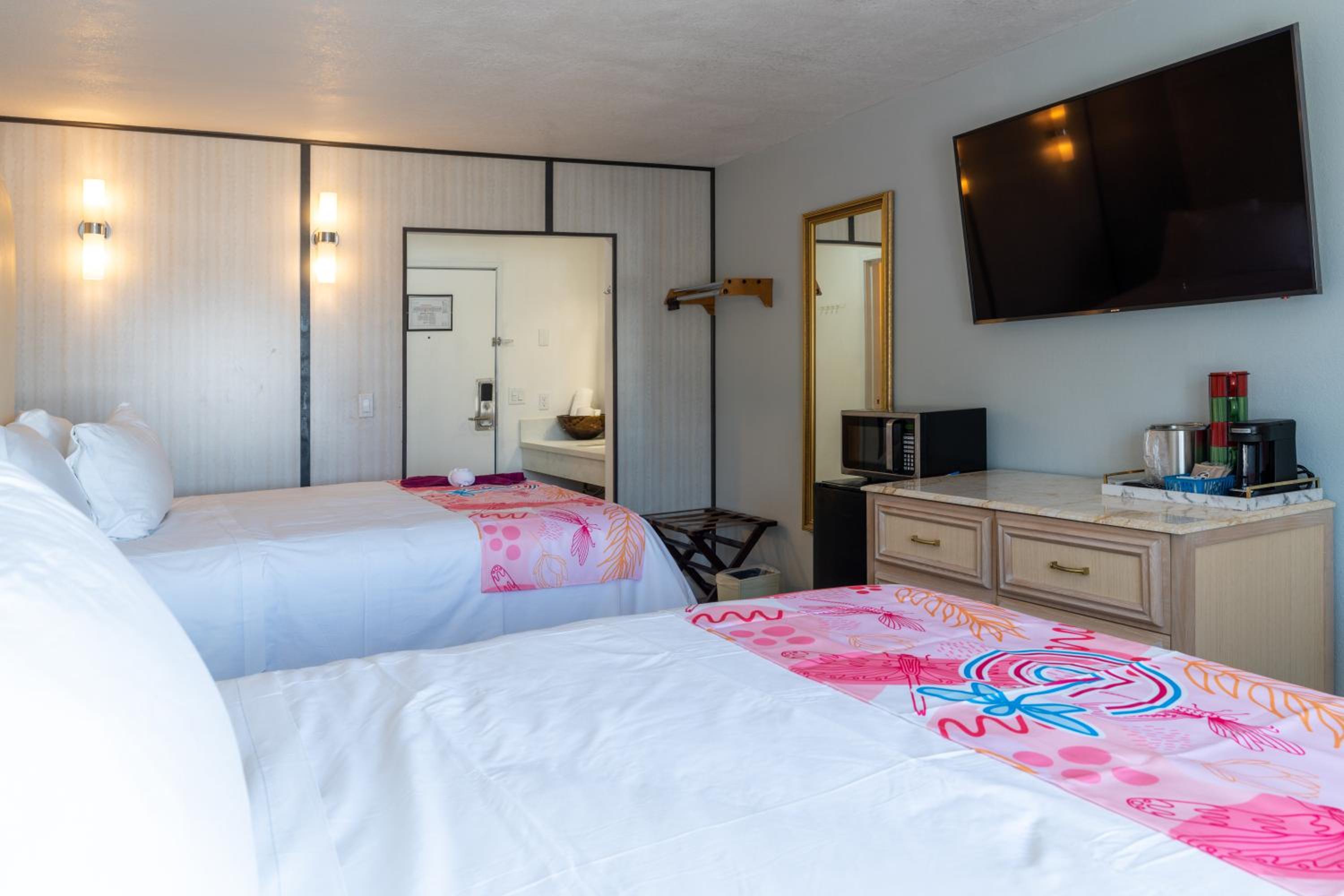 Dragonfly Inn & Suites