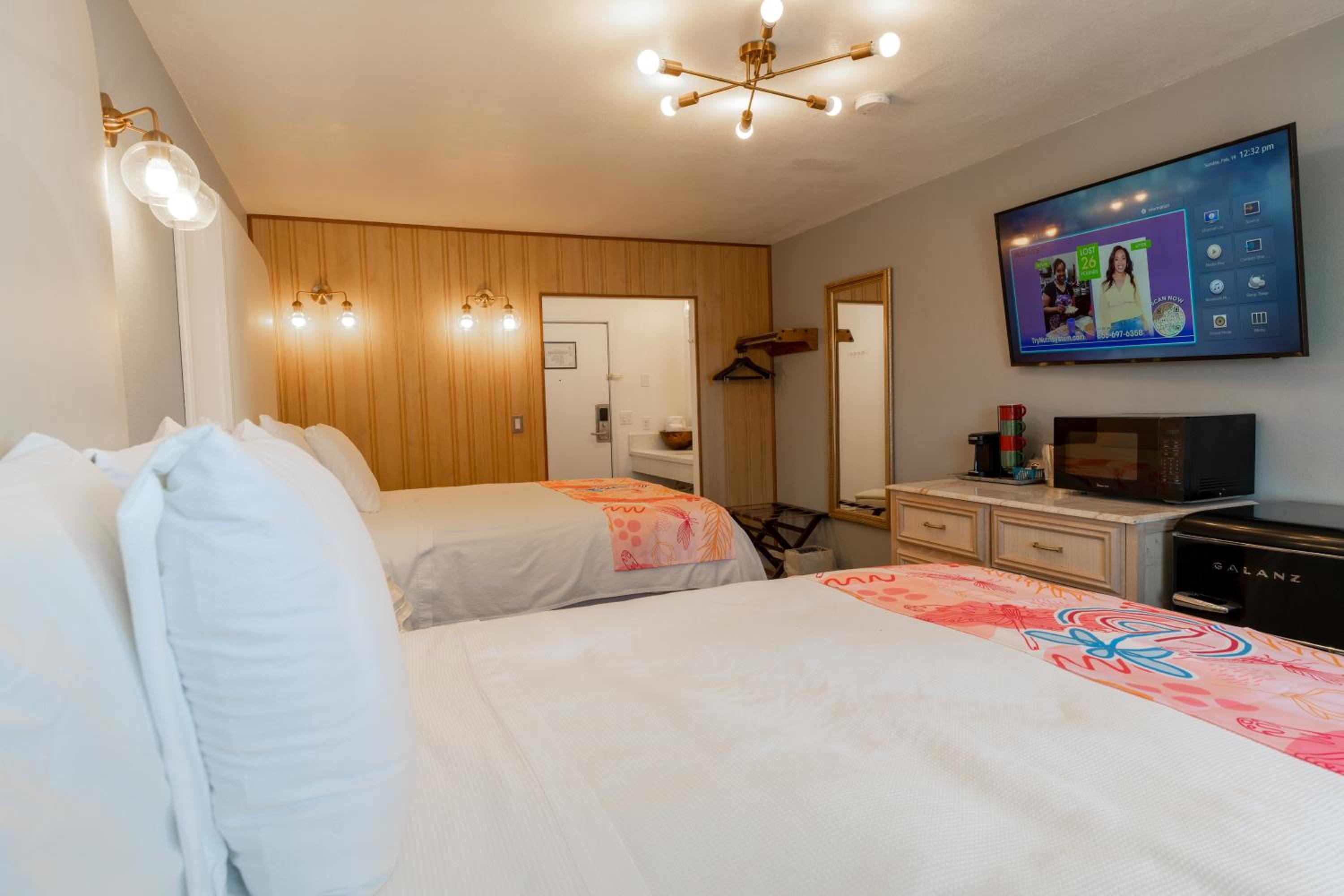 Dragonfly Inn & Suites