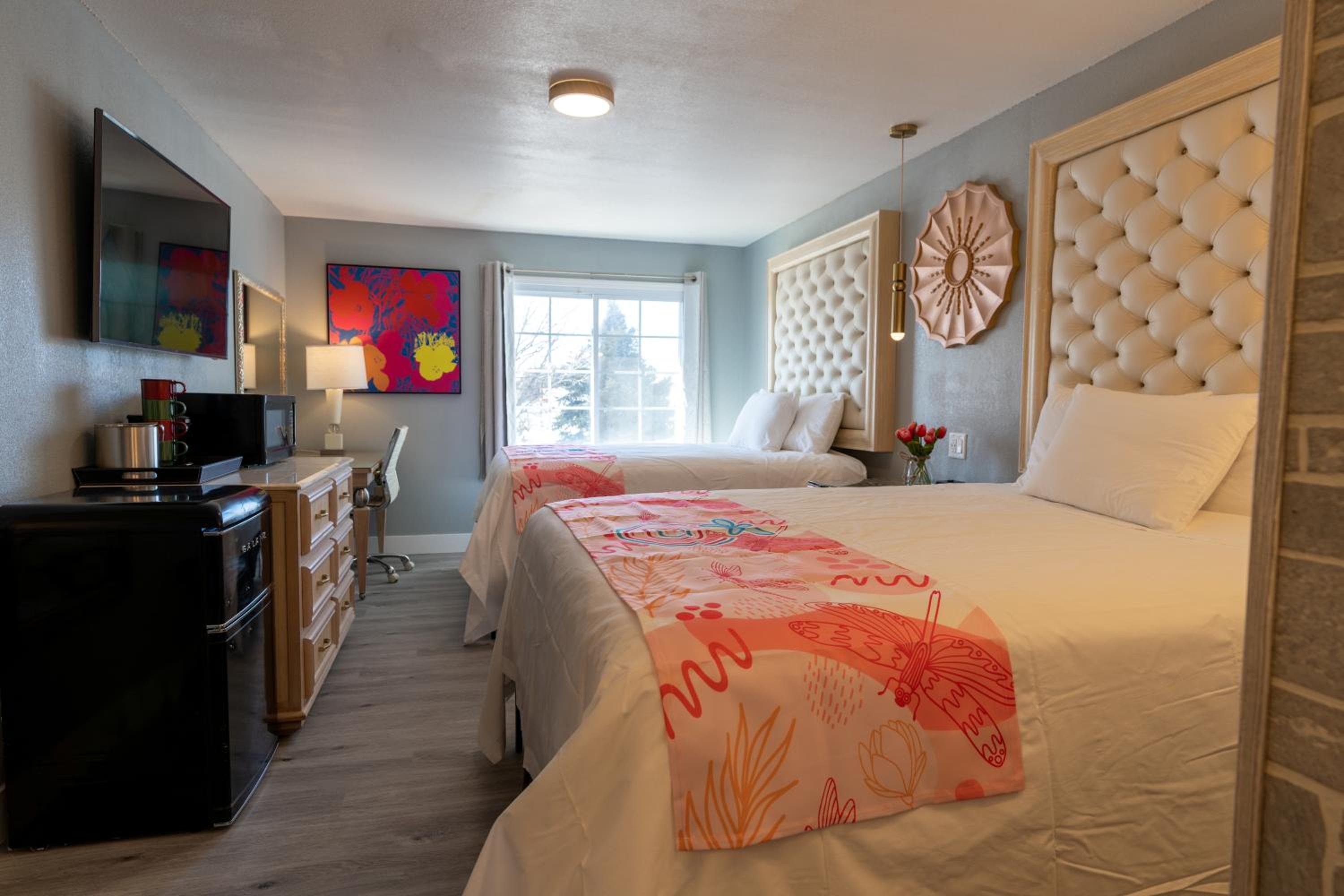 Dragonfly Inn & Suites