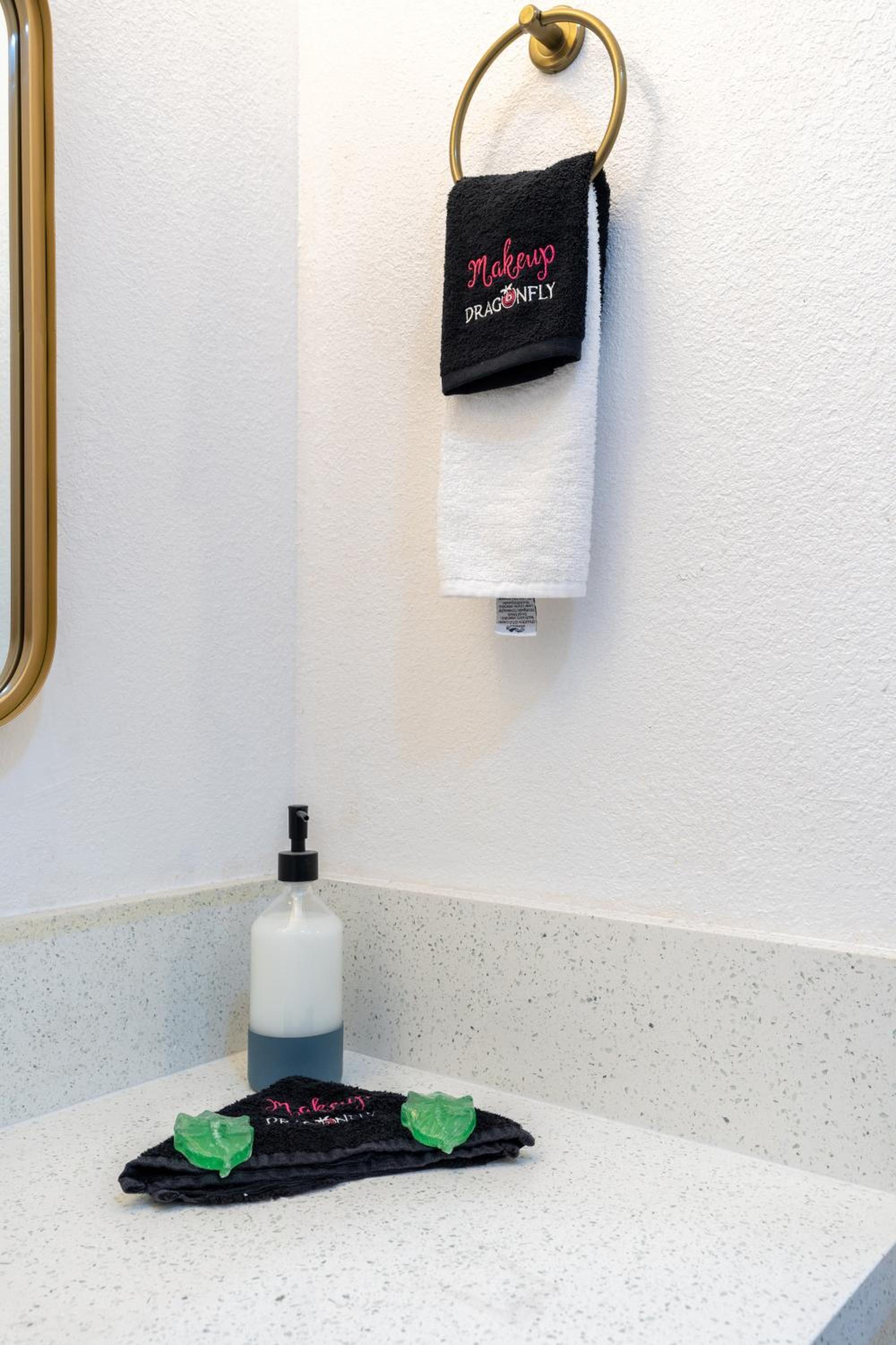 Dragonfly Inn & Suites