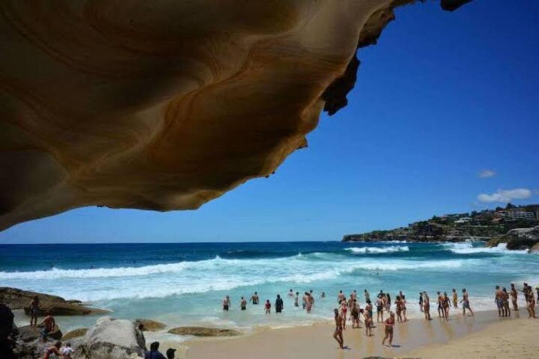 Tamarama Oceanfront Apartment - Best View in Sydney