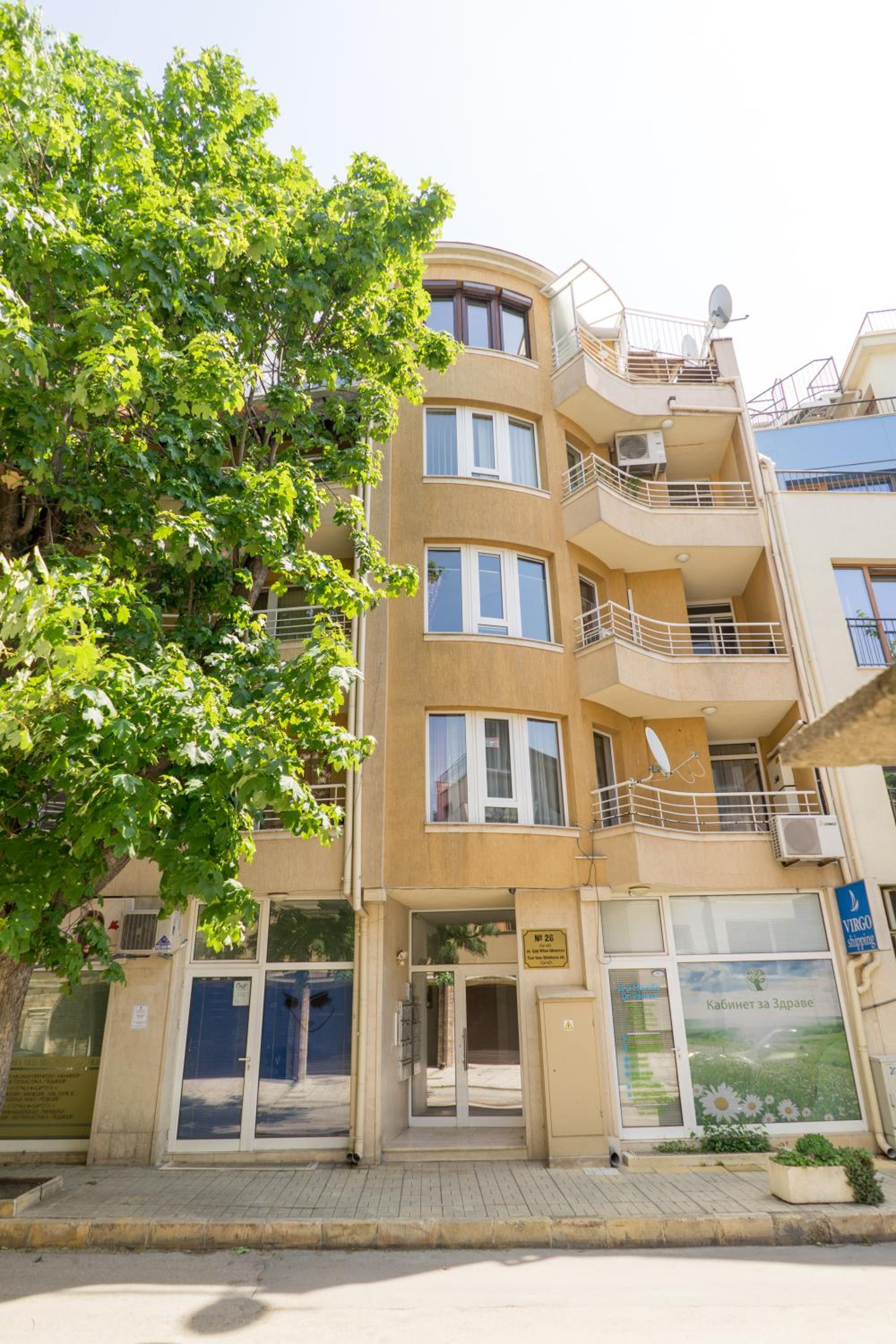 Sea grape wine flat in old center