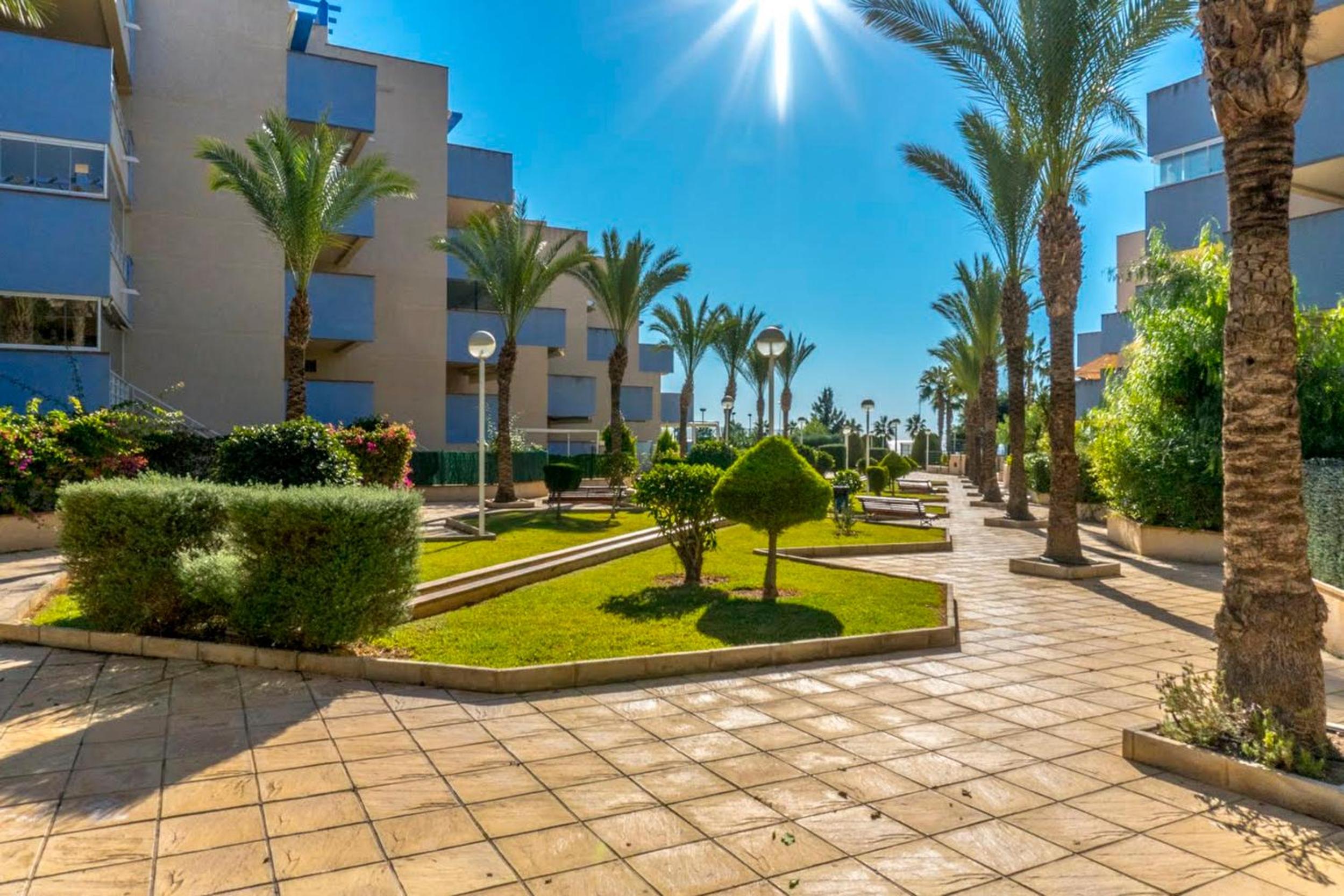 CB Living - Beachfront apartment in Aguamarina