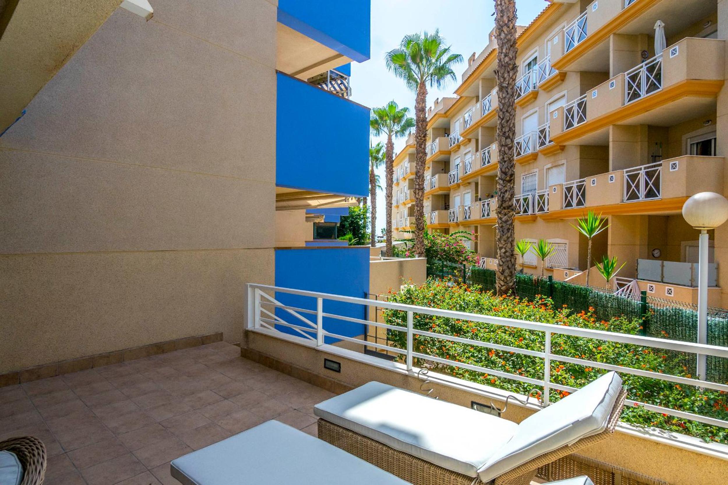 CB Living - Beachfront apartment in Aguamarina