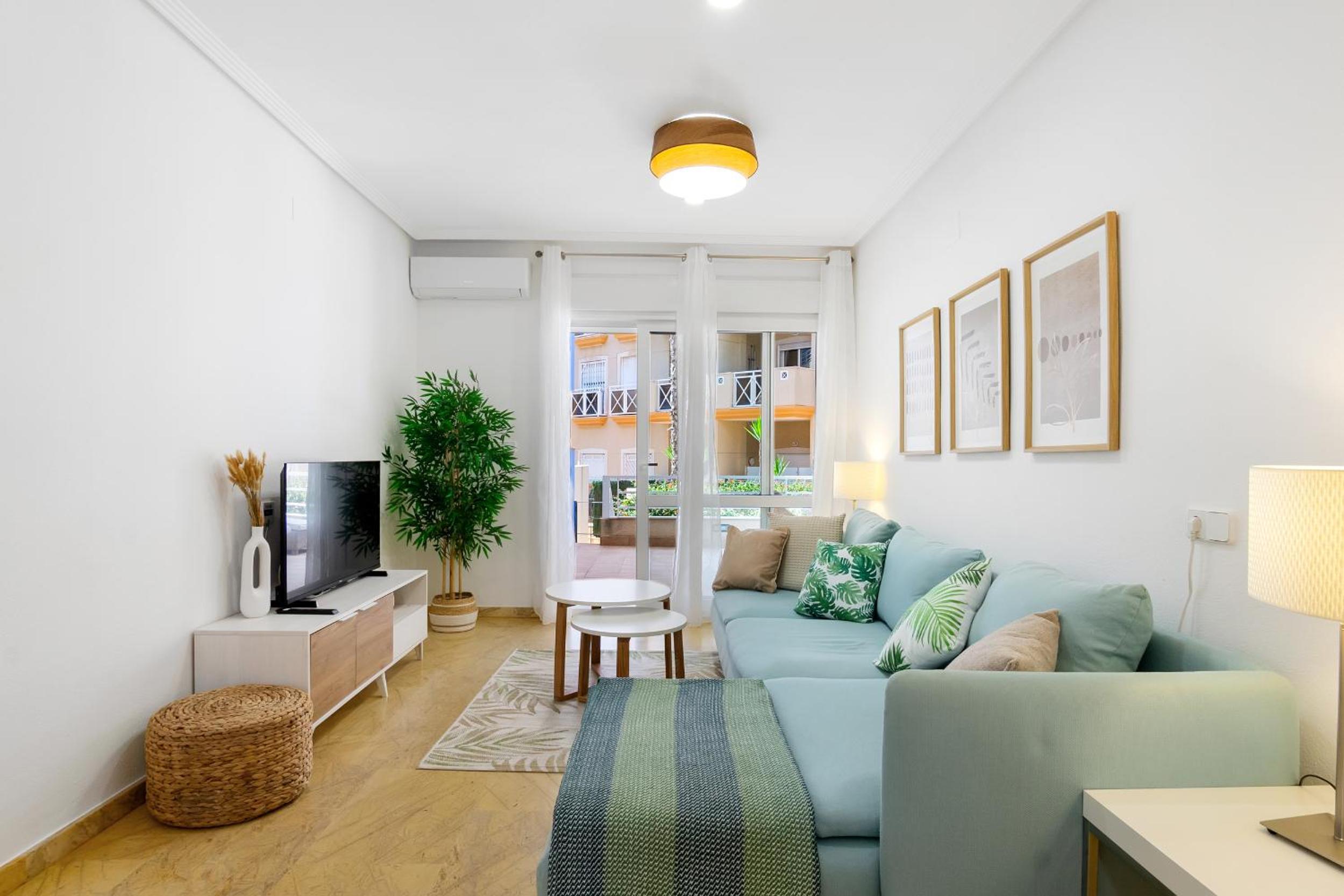CB Living - Beachfront apartment in Aguamarina