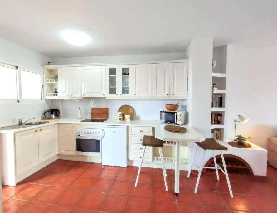 Central 2 bedroom with sea views, Acapulco Playa, Nerja view 2