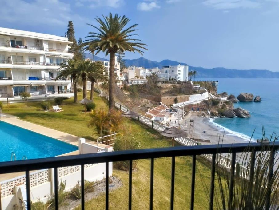 Central 2 bedroom with sea views, Acapulco Playa, Nerja view 3