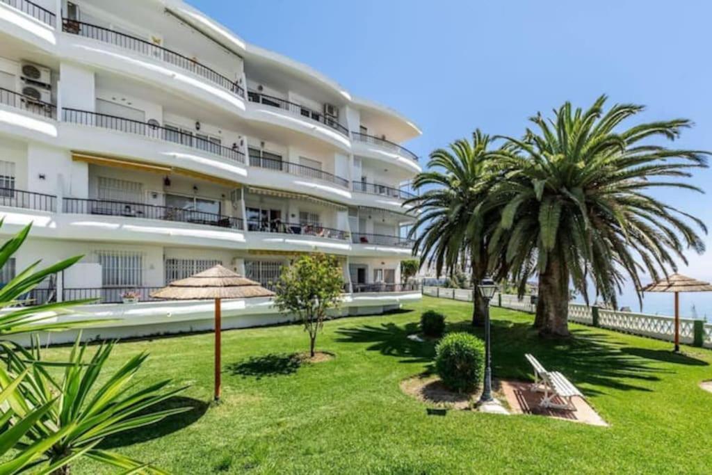 Central 2 bedroom with sea views, Acapulco Playa, Nerja view 4