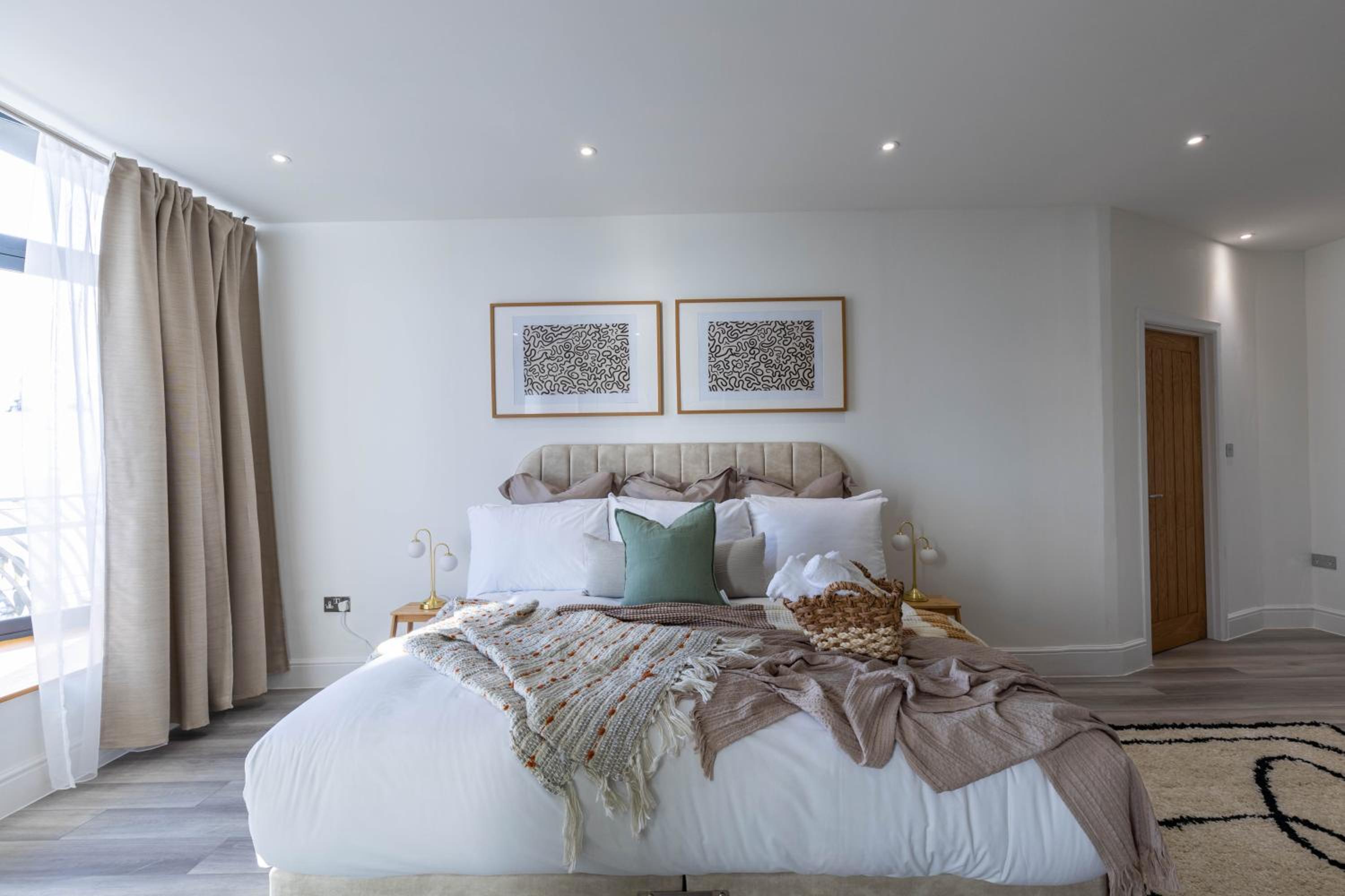 Luxury 1BR Seafront Apartment view 4