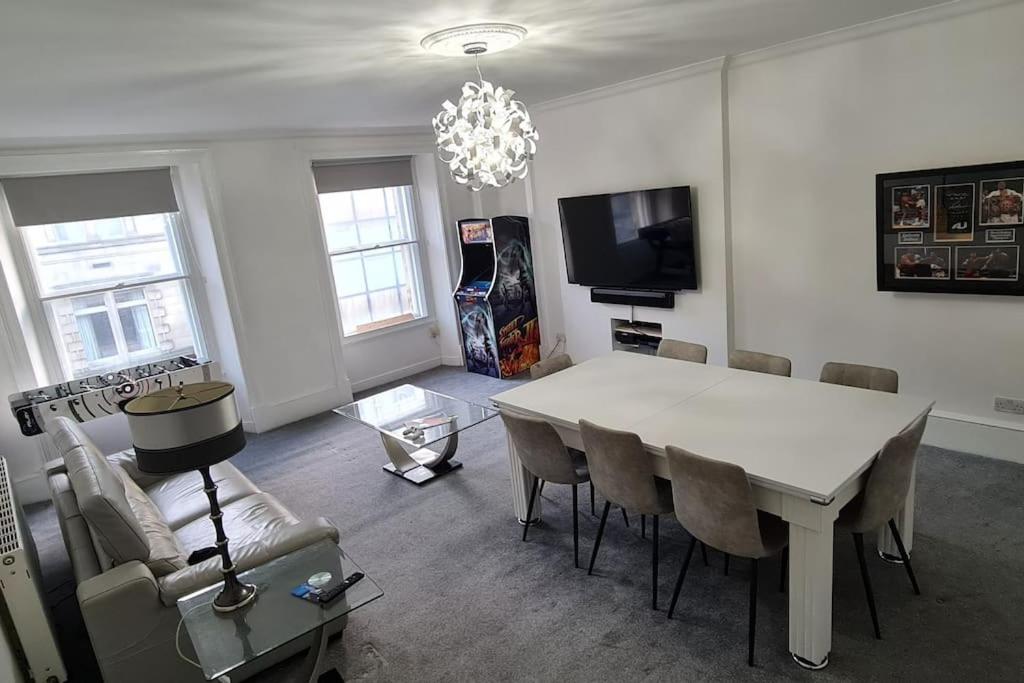 Large 4 bed (sleeps 8) Castle View view 5