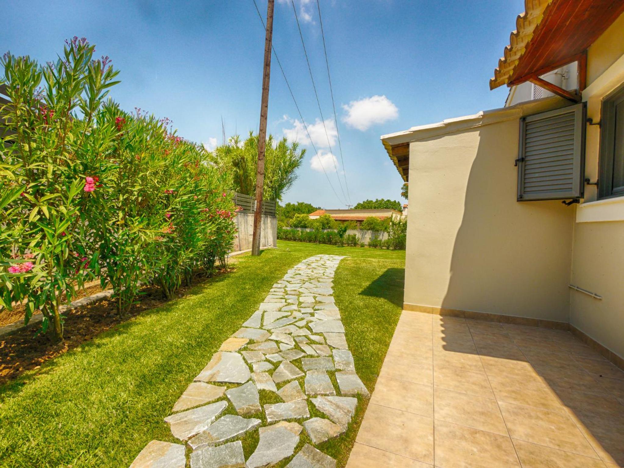 Cozy Family Friendly Apartment with large garden close to beaches - Dirella view 4