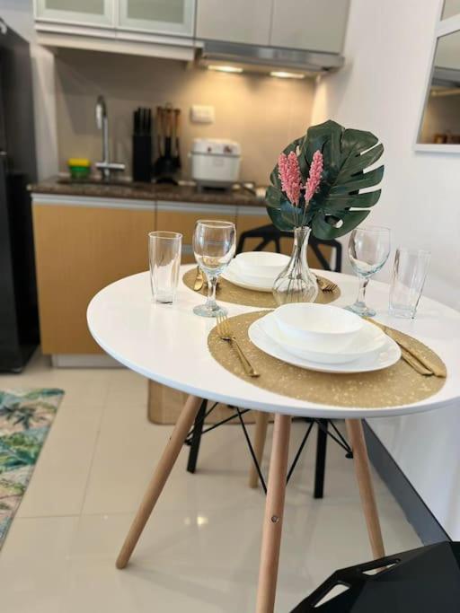 Cozy Studio Viceroy Residences McKinley Hill Bgc view 2