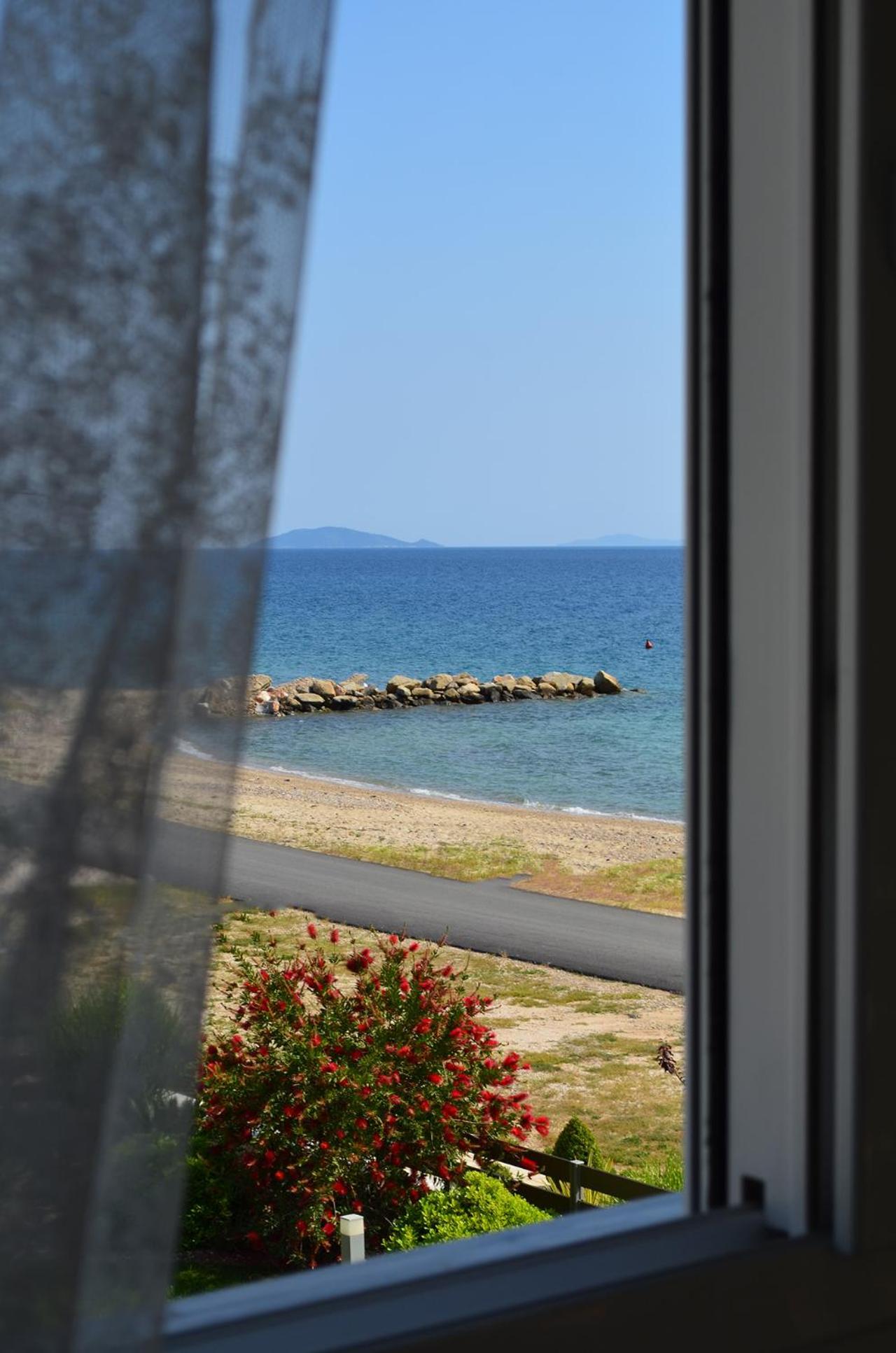 Lemon Beach Front Apartment, Nikiti view 4
