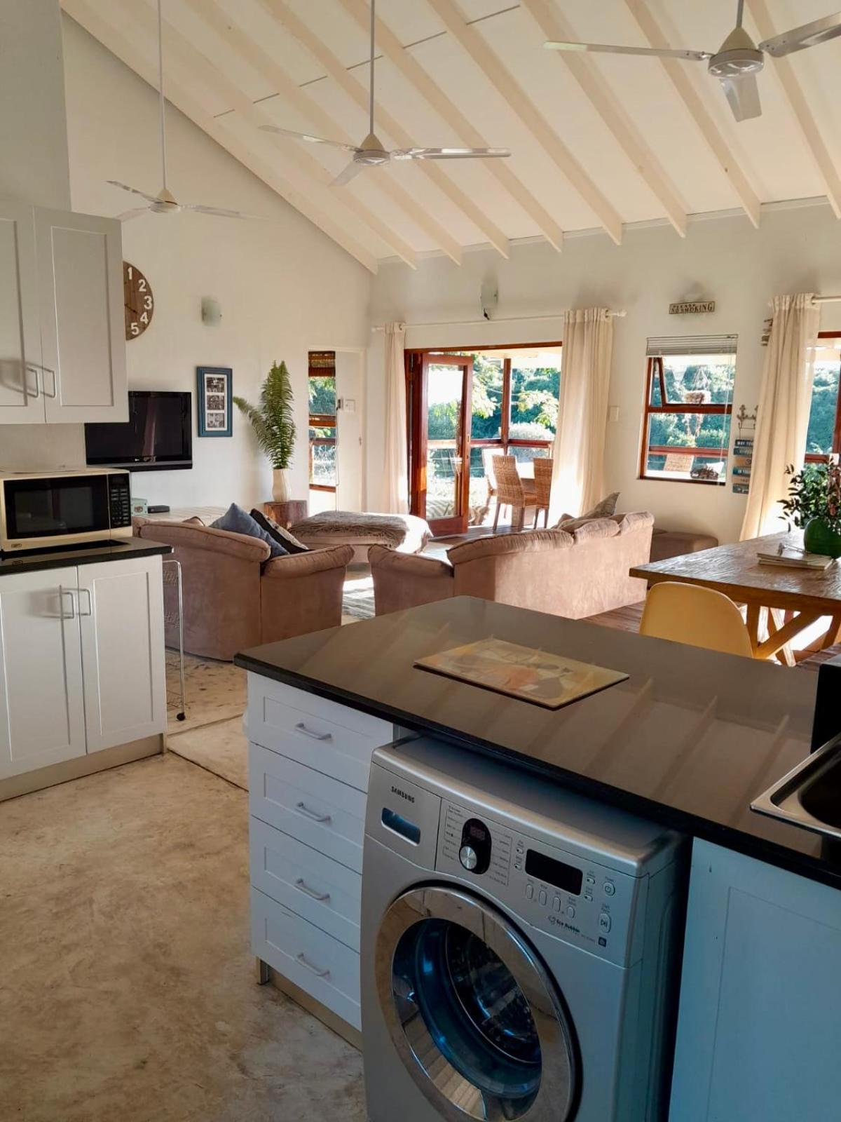 Bush house by the sea, Ponta Malongane view 4