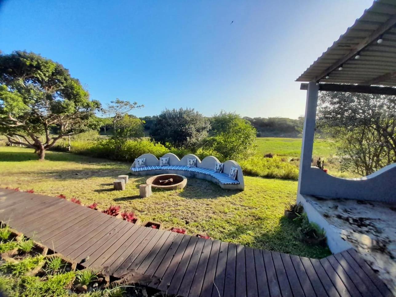 Bush house by the sea, Ponta Malongane view 5