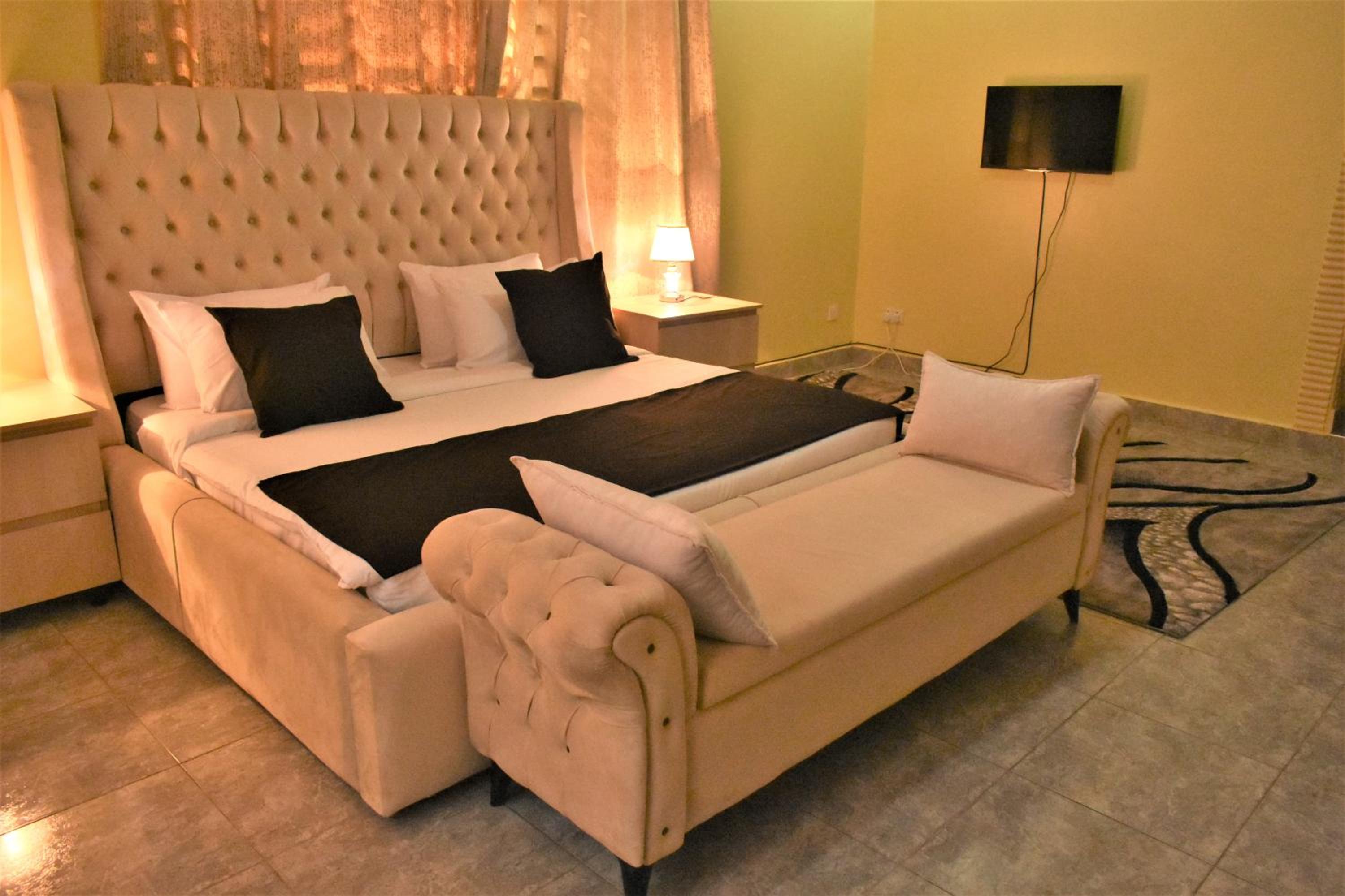 Beautiful home opposite Speke Resort Munyonyo near Lake Victoria view 4