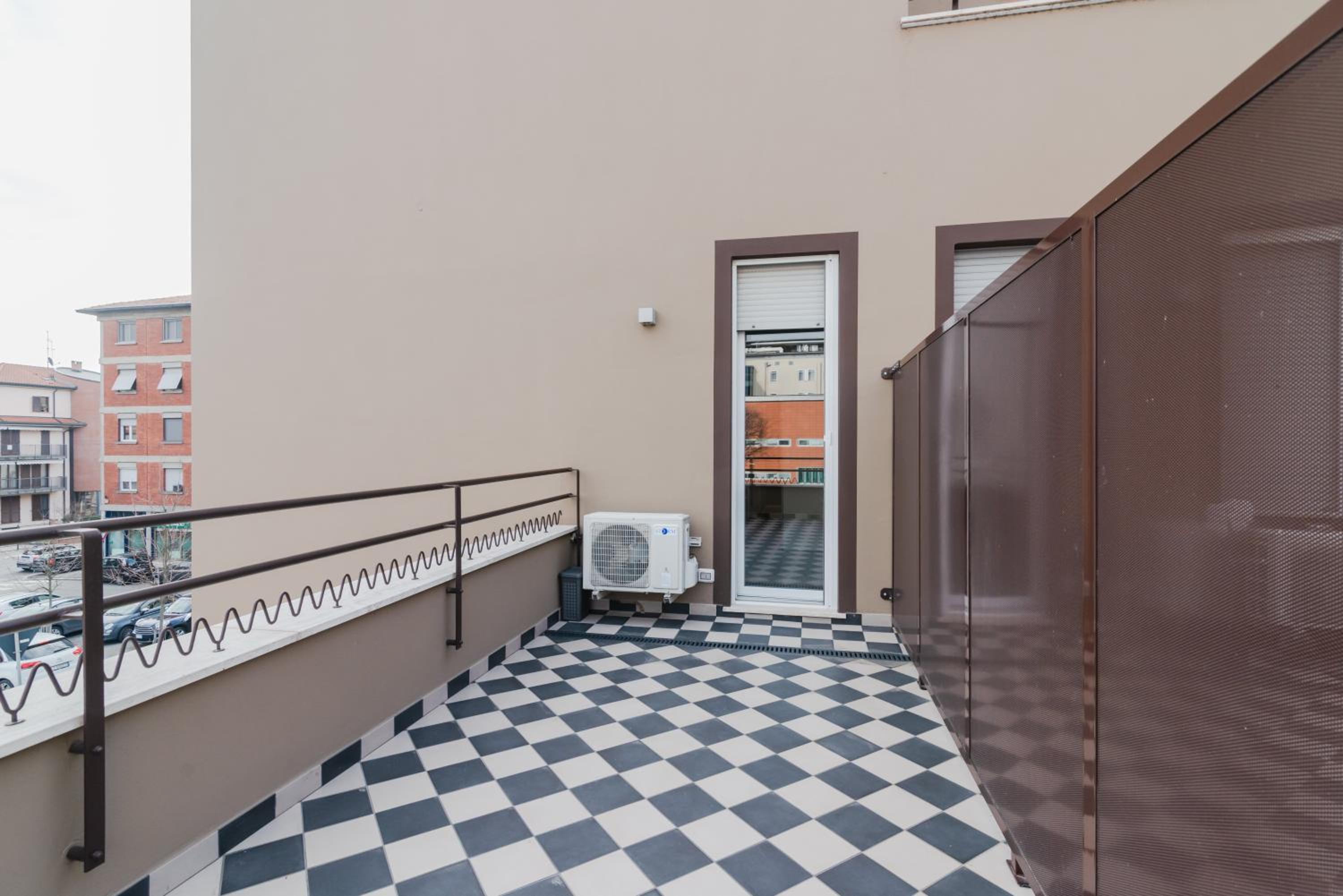 Pavia Tower - by Host4U en Pavia — balance & terrace