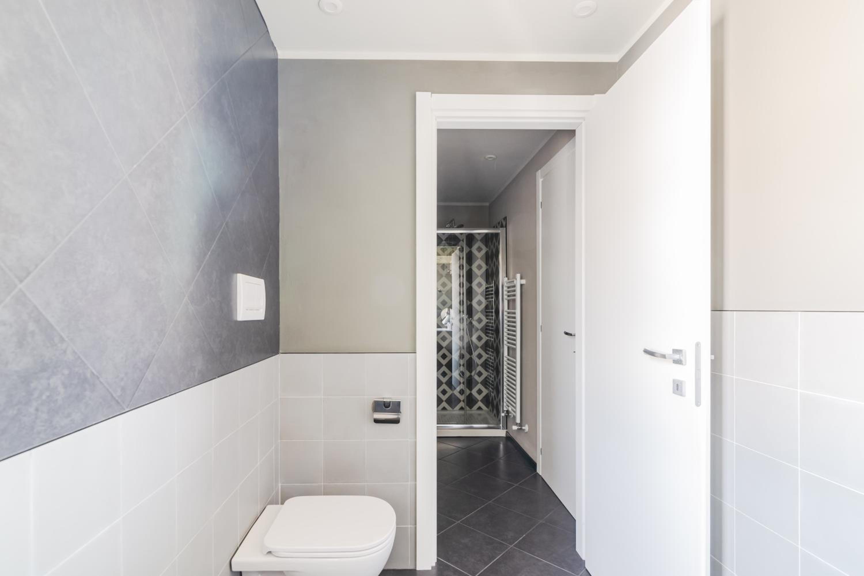 Pavia Tower - by Host4U en Pavia — bathroom
