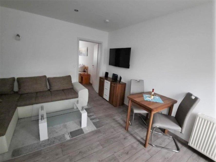 Ferienwohnung Emilia mit W-Lan und Sonnenterrasse