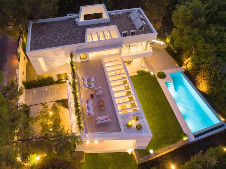 Amazing modern villa located mins from beach RDR234 view 2
