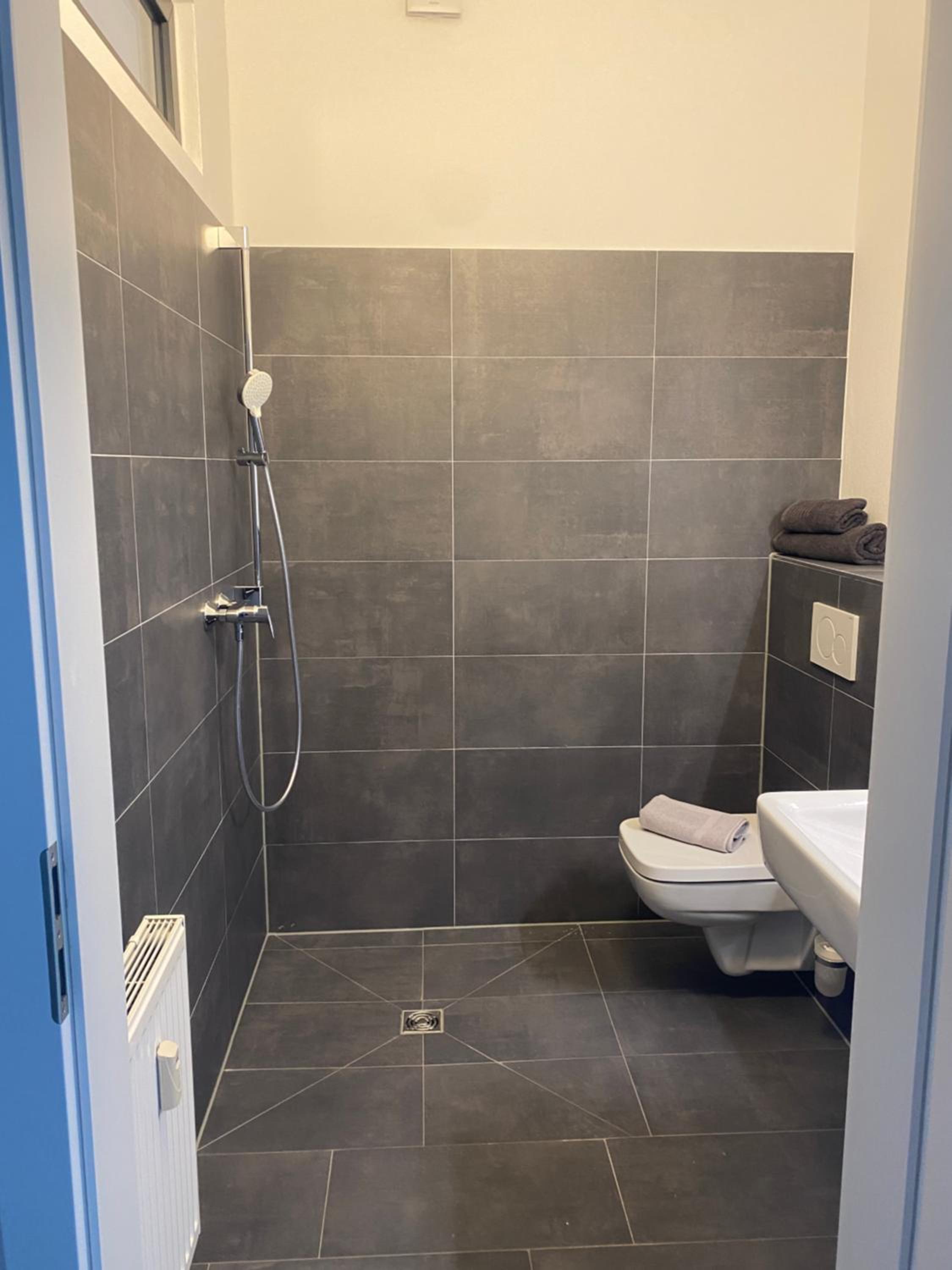 BIELEFELD CITY APARTMENTS - komfortable Einzelzimmer und Doppelzimmer - moderne Badezimmer, schnelles WLAN, Self-Check-In