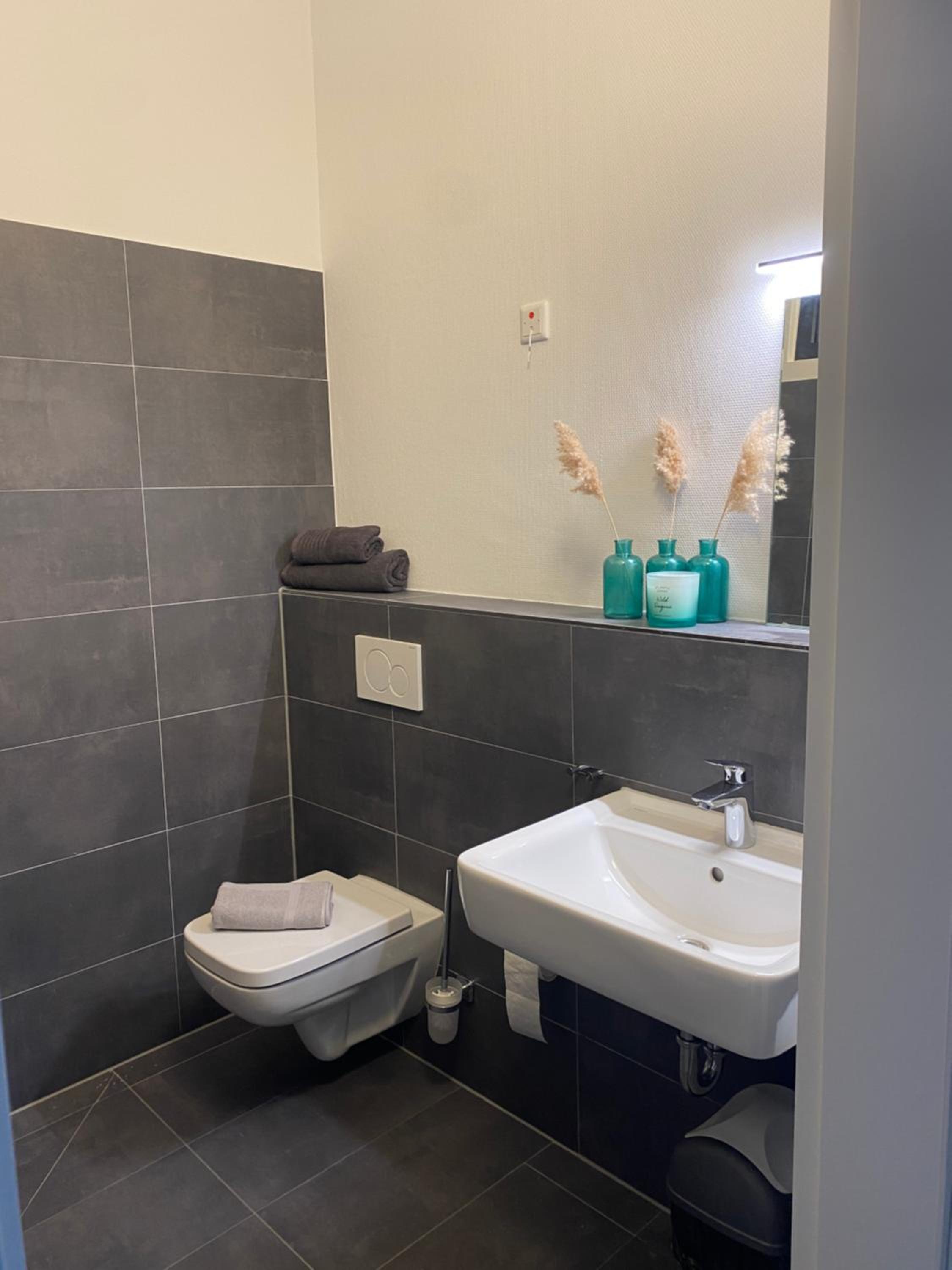 BIELEFELD CITY APARTMENTS - komfortable Einzelzimmer und Doppelzimmer - moderne Badezimmer, schnelles WLAN, Self-Check-In