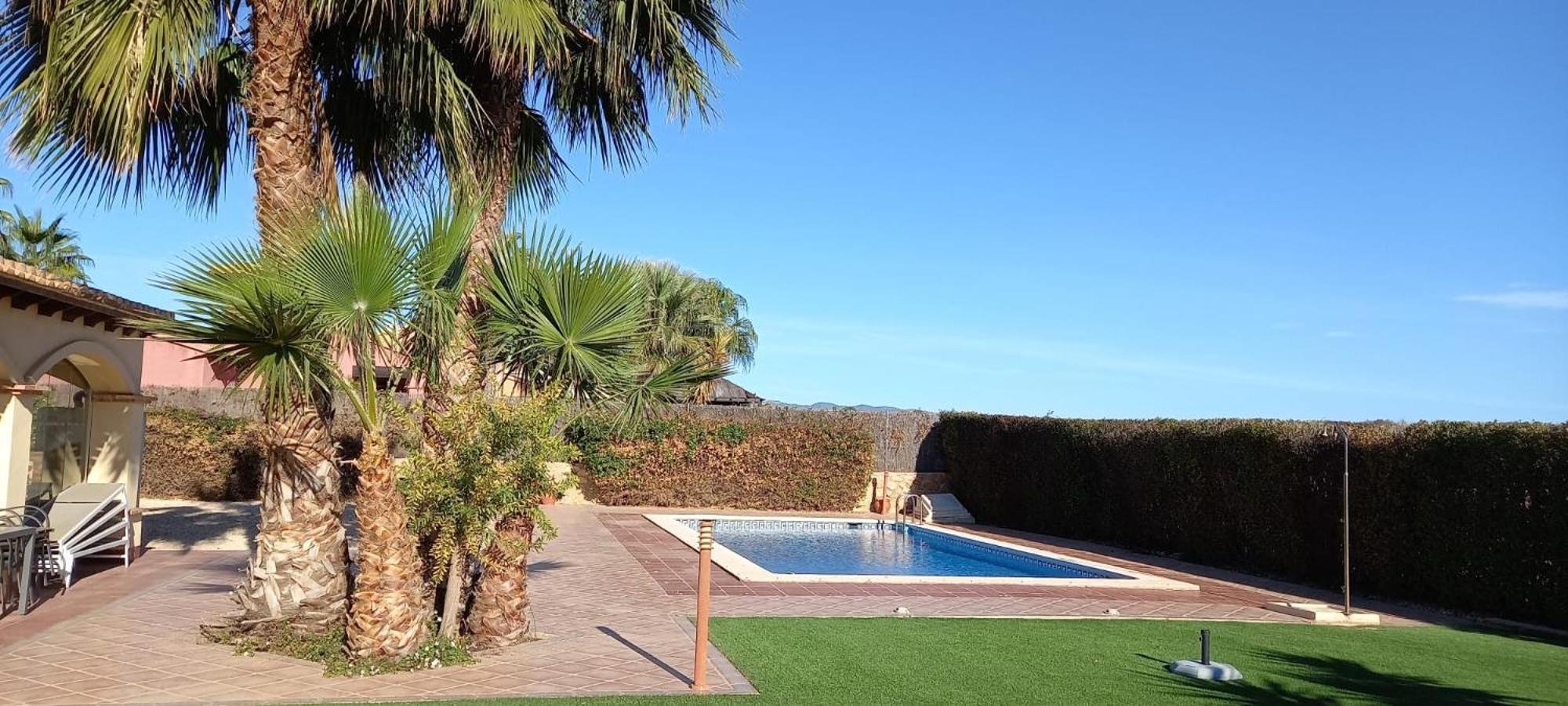 HL 002 Holiday rentals 4 Bedrooms 4 Bathroom villa with private pool view 3
