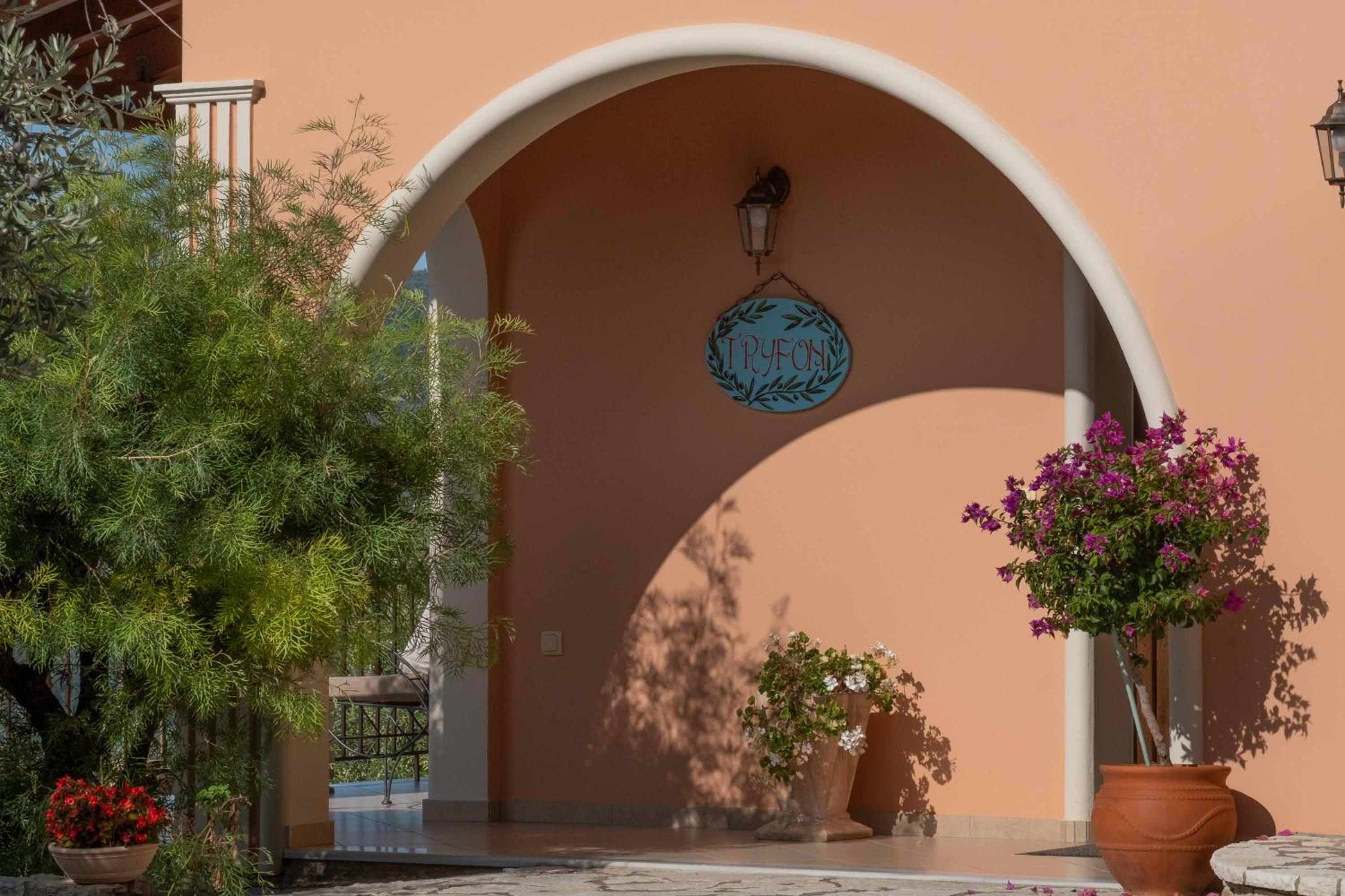 Apolis Luxury Villa